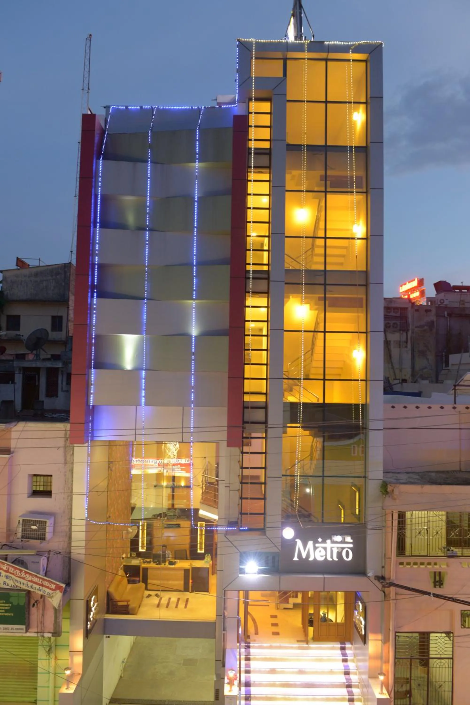 Facade/entrance in Hotel Metro