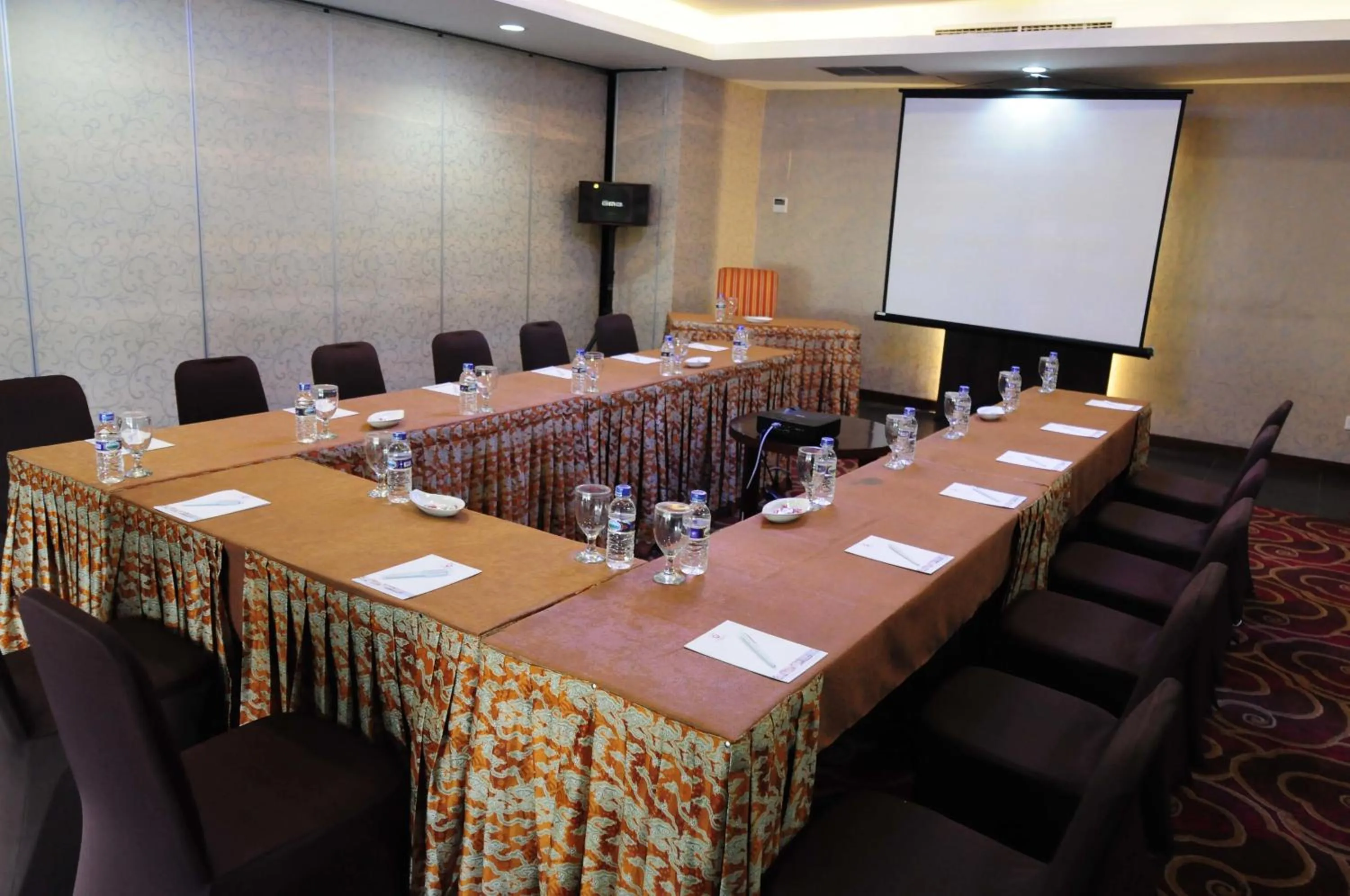 Business facilities in Asialink Premier hotel
