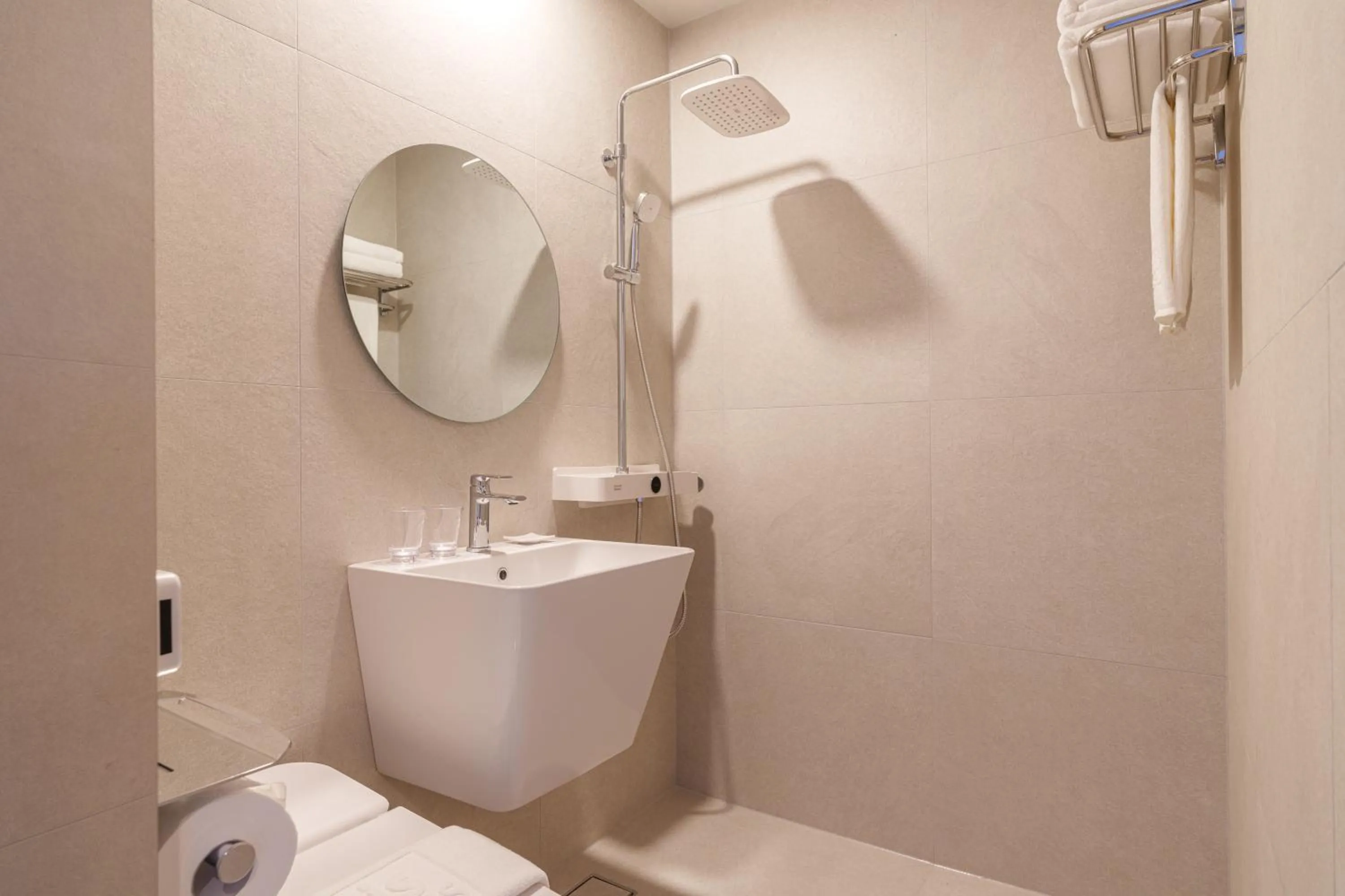 Shower in ibis Styles Ambassador Jeonju City Centre