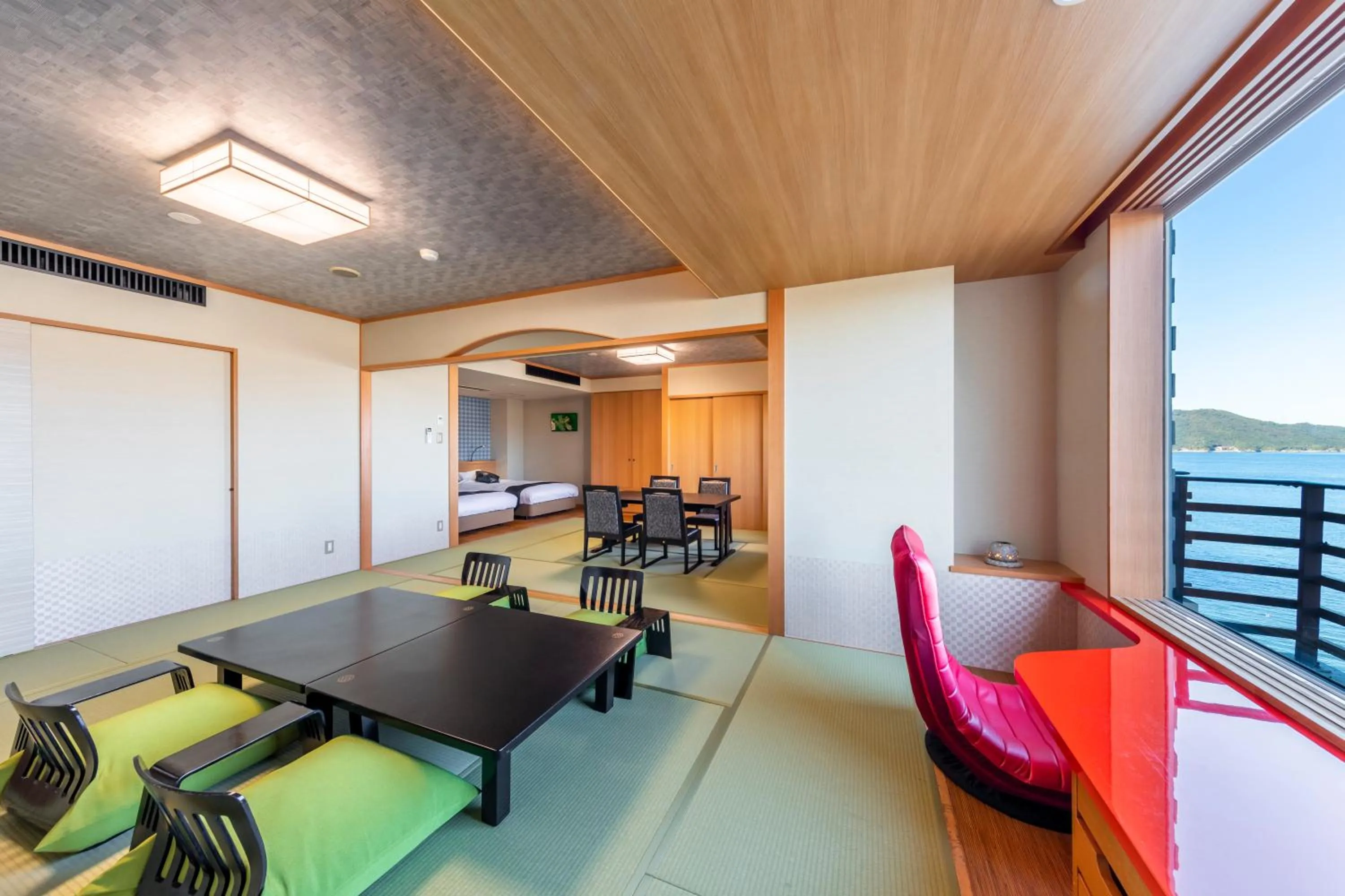 Photo of the whole room in Todaya