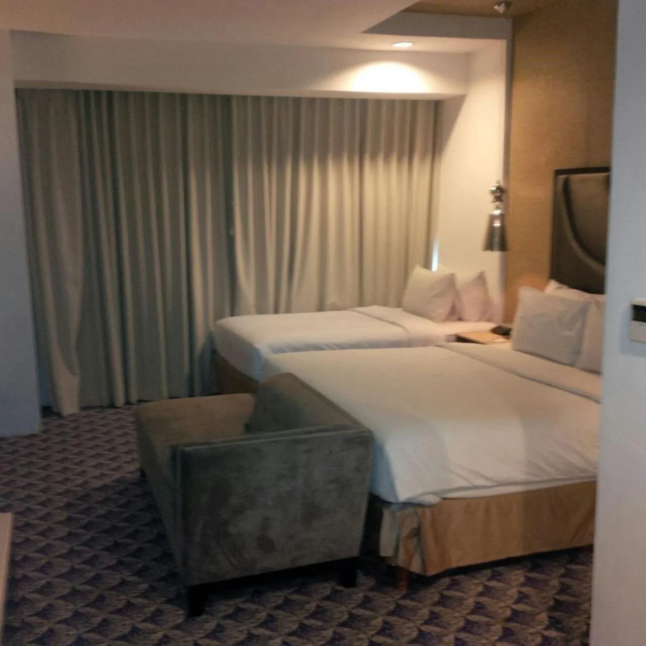 Bedroom in Aston Bellevue Radio Dalam