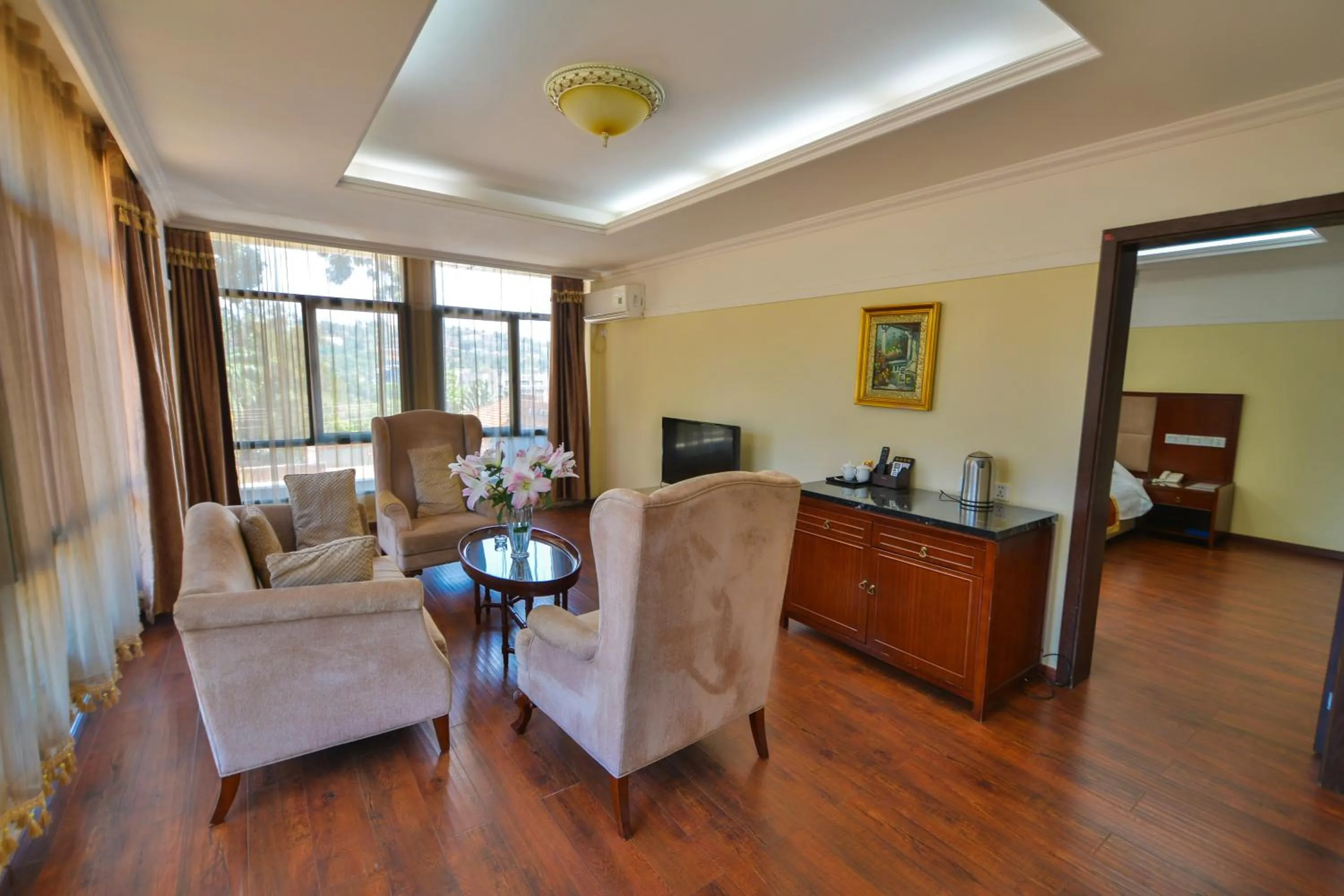 Communal lounge/ TV room in Arirang Hotel