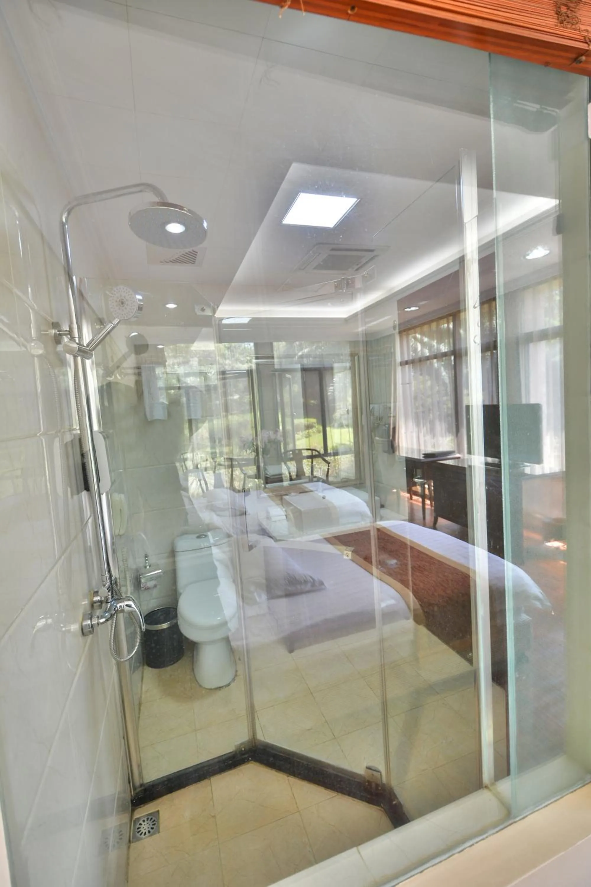 Bathroom in Arirang Hotel