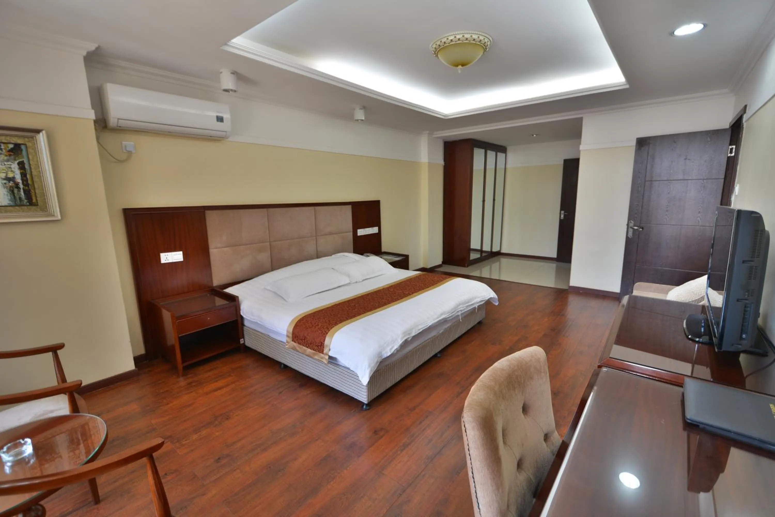 Bedroom in Arirang Hotel