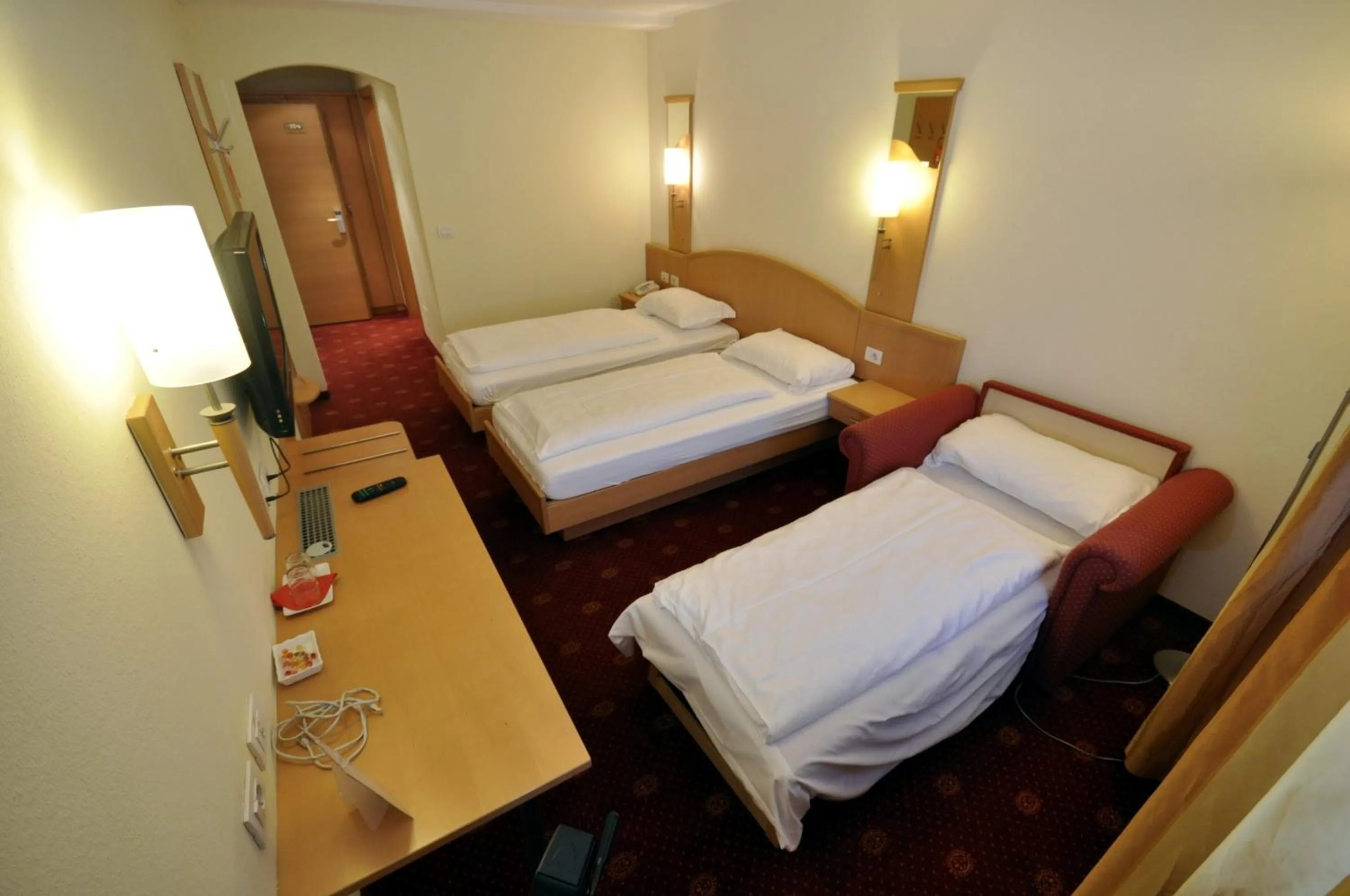 Photo of the whole room, Bed in Cityhotel Tallero