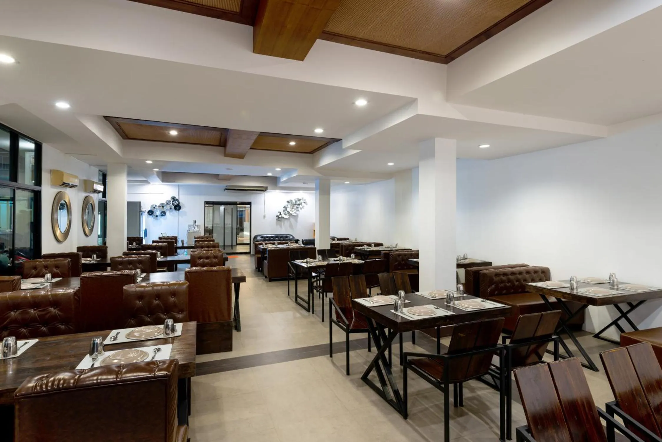 Restaurant/places to eat in Arawana Regency North Pattaya