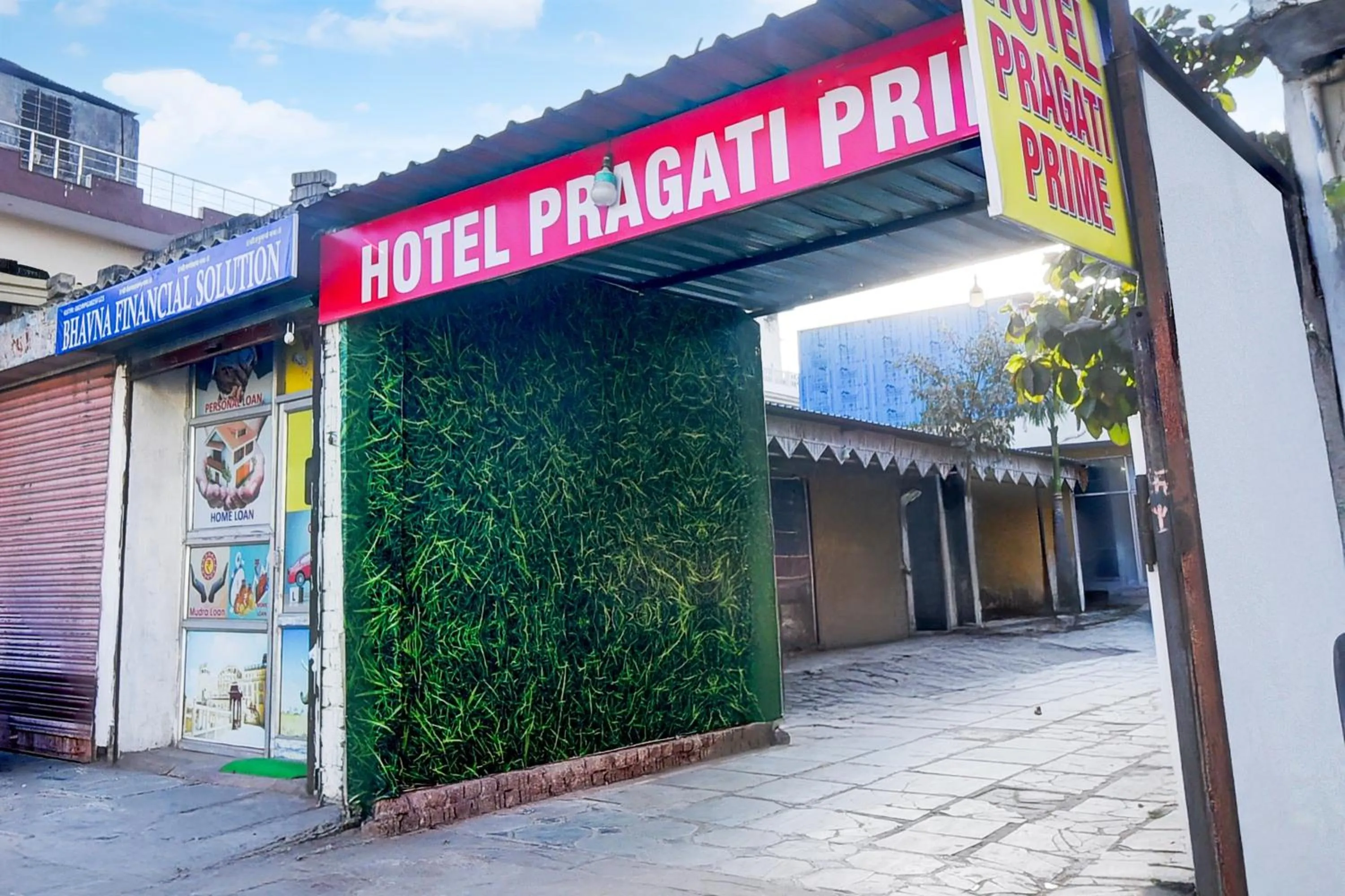 Facade/entrance in Hotel O Pragati Prime
