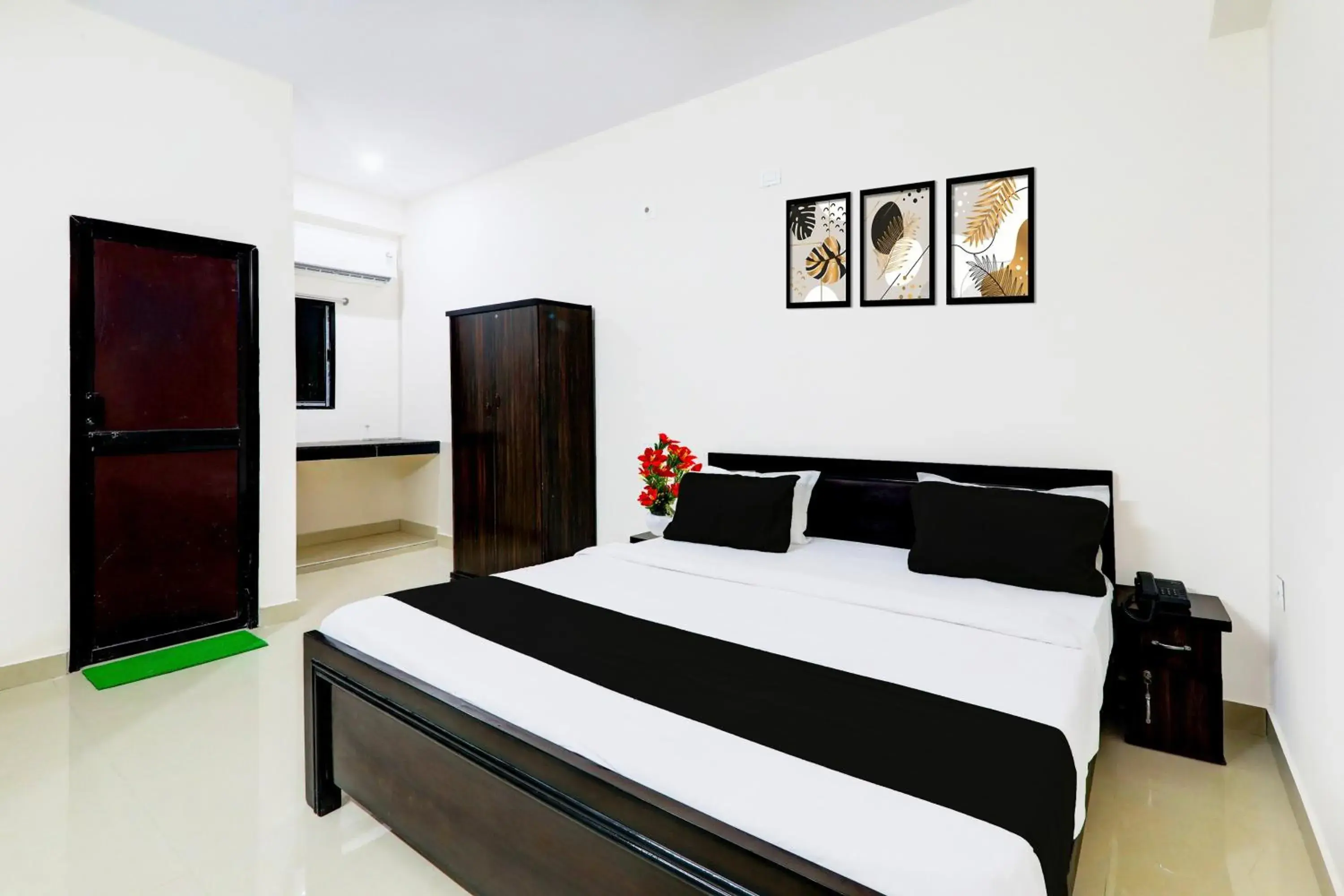 Bedroom, Bed in Super Hotel O Kadam Ghat Near Ashok RajPath Bedroom, Bed in Super Hotel O Kadam Ghat Near Ashok RajPath