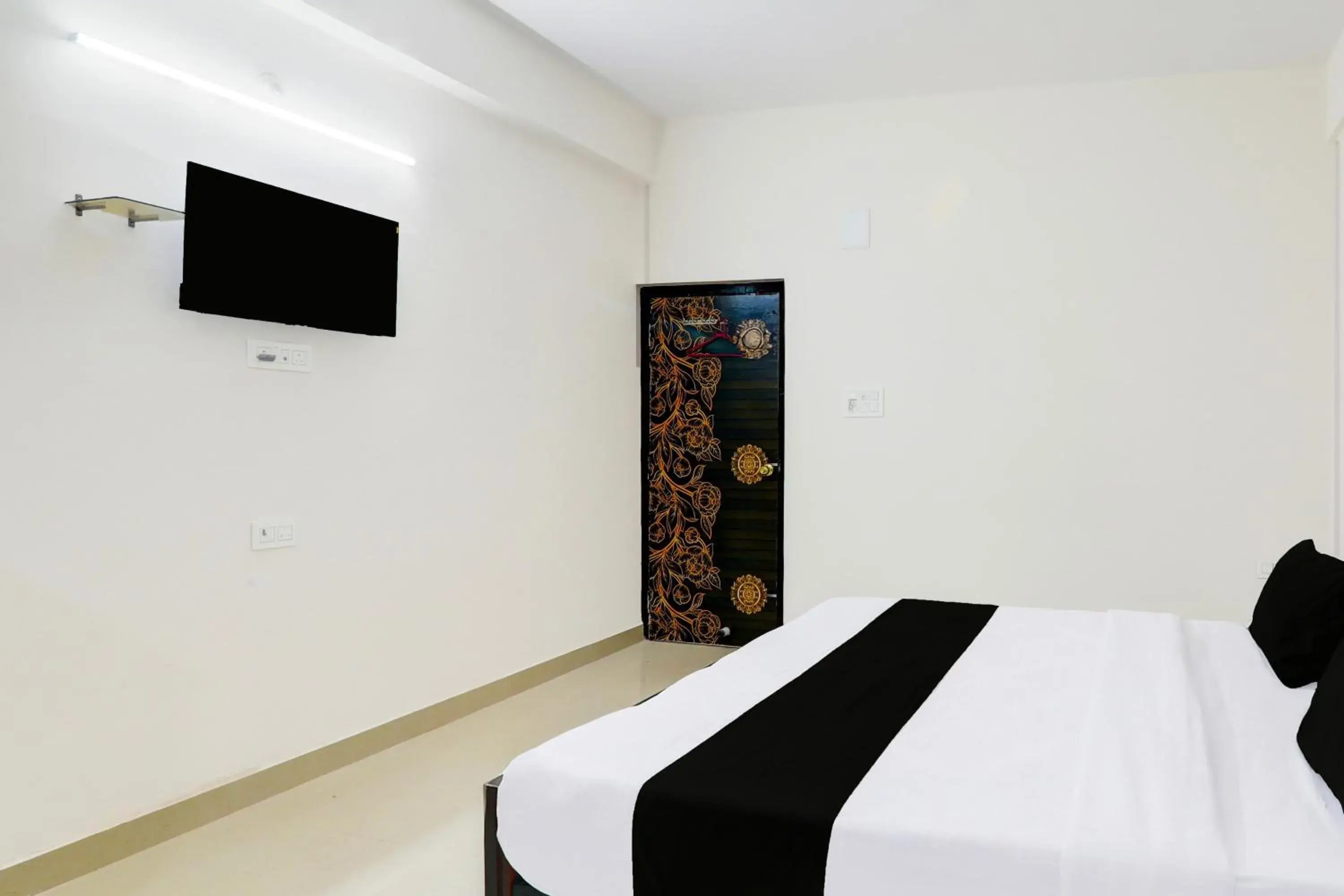 Bedroom, Bed in Super Hotel O Kadam Ghat Near Ashok RajPath Bedroom, Bed in Super Hotel O Kadam Ghat Near Ashok RajPath