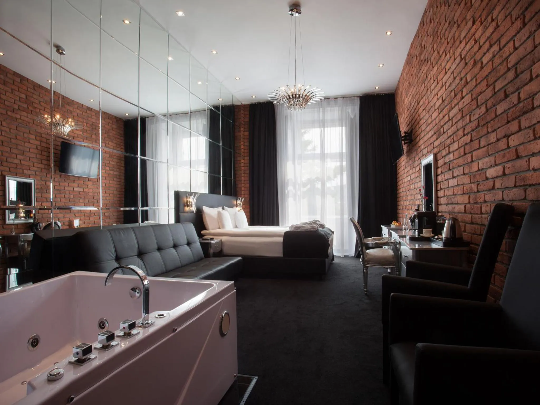 Photo of the whole room, Bed in Hotel Betmanowska Main Square Residence Adults Only