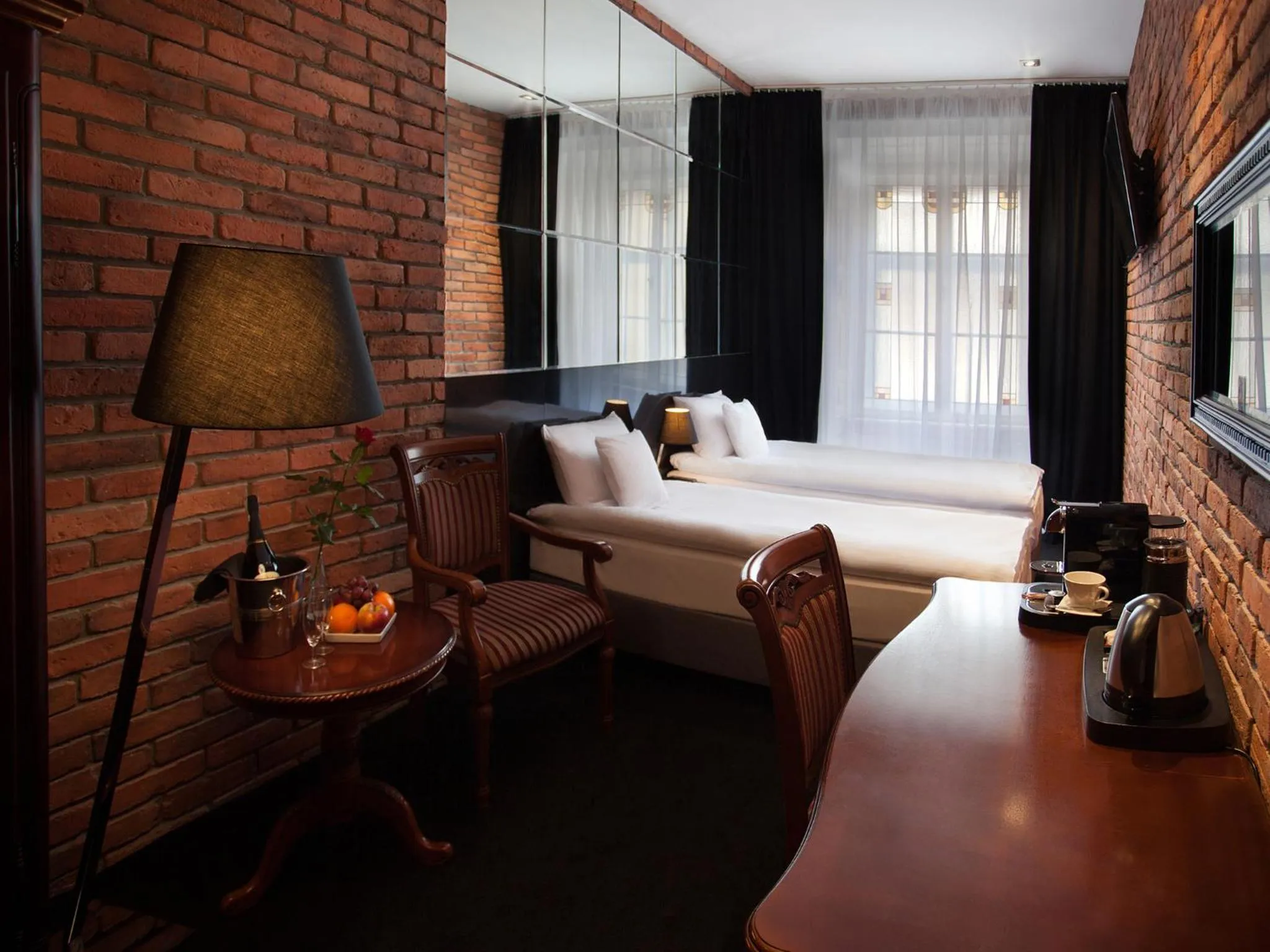 Photo of the whole room, Bed in Hotel Betmanowska Main Square Residence Adults Only