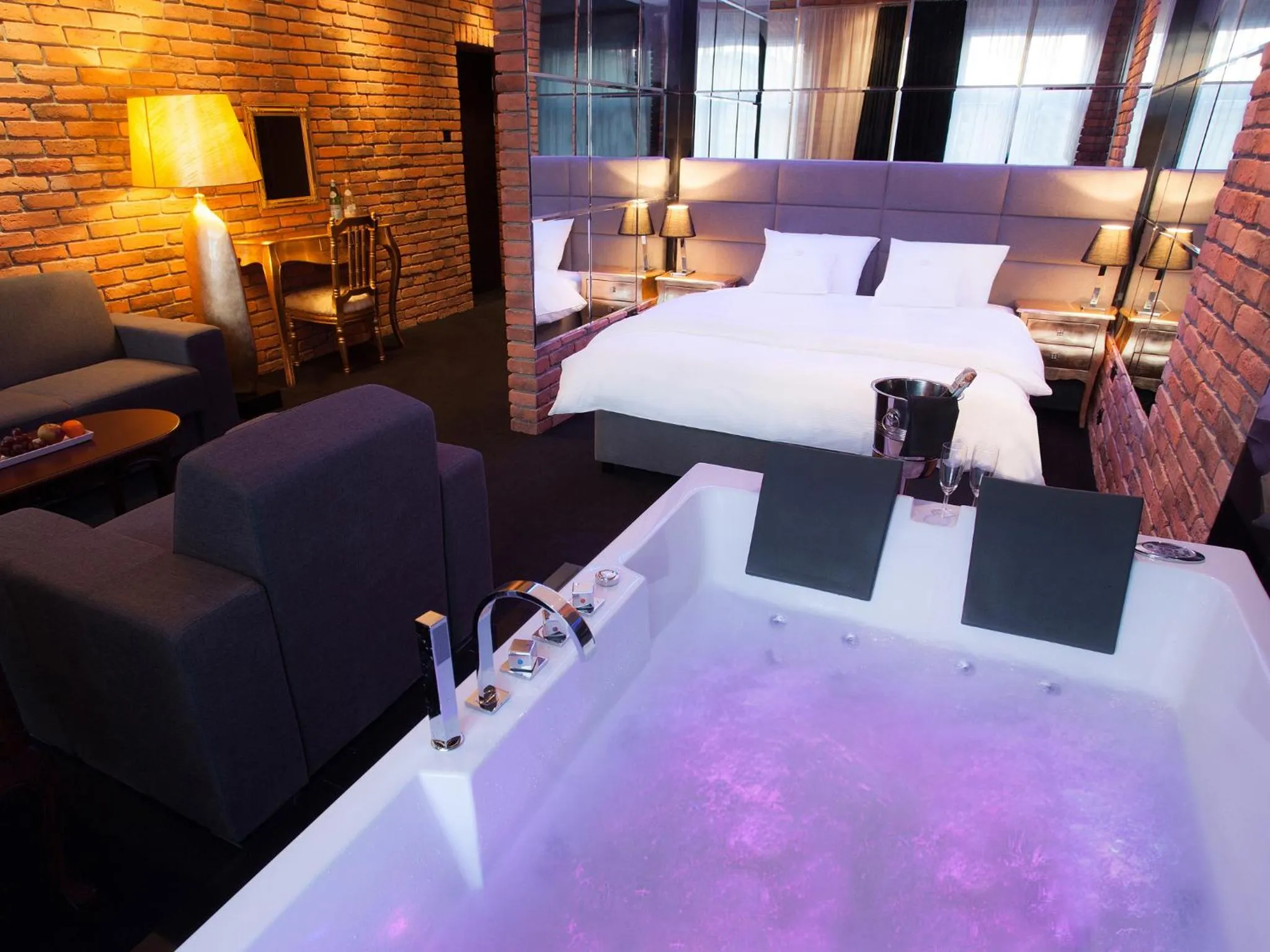 Hot Tub, Bed in Hotel Betmanowska Main Square Residence Adults Only