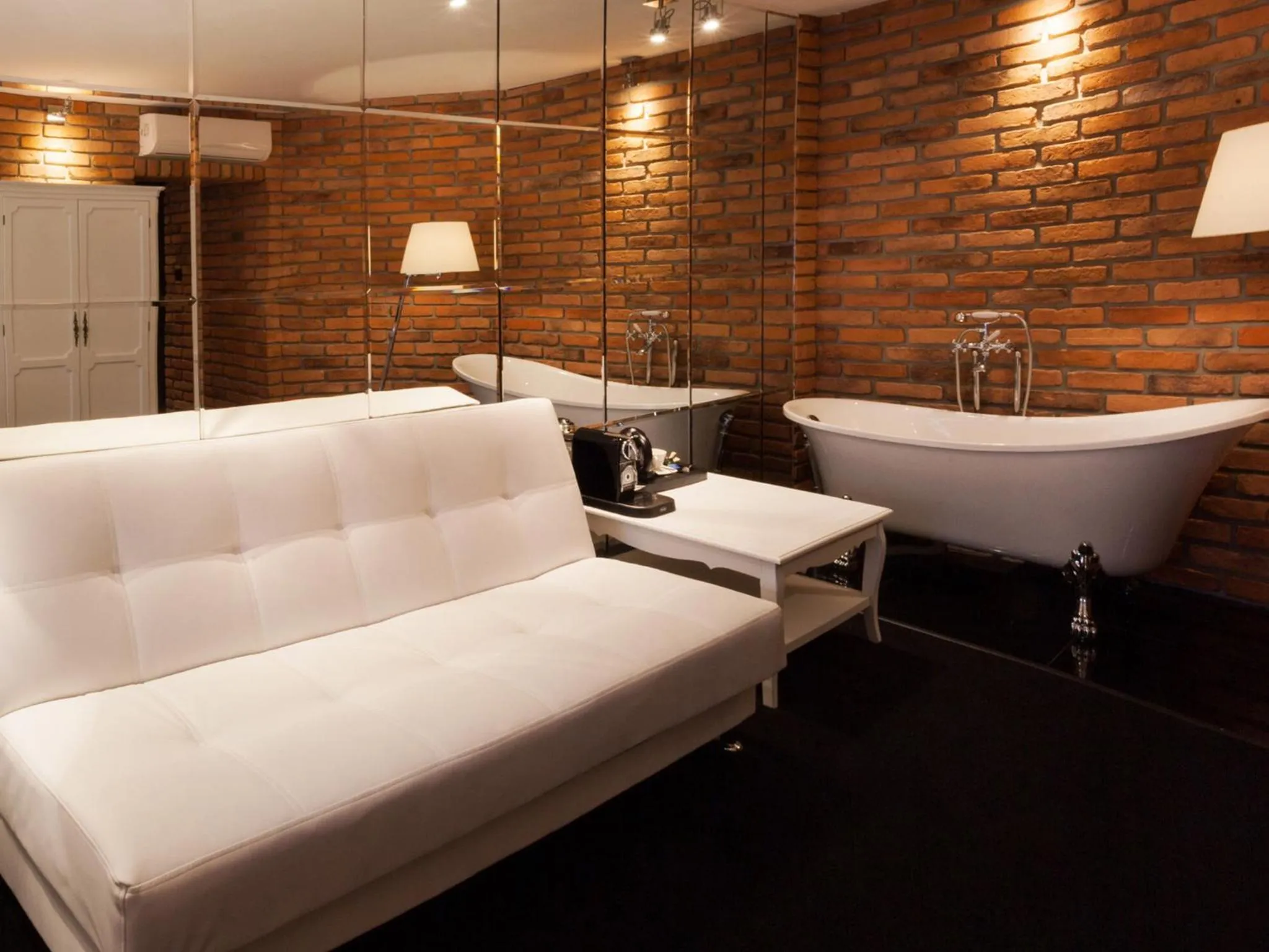 Photo of the whole room in Hotel Betmanowska Main Square Residence Adults Only