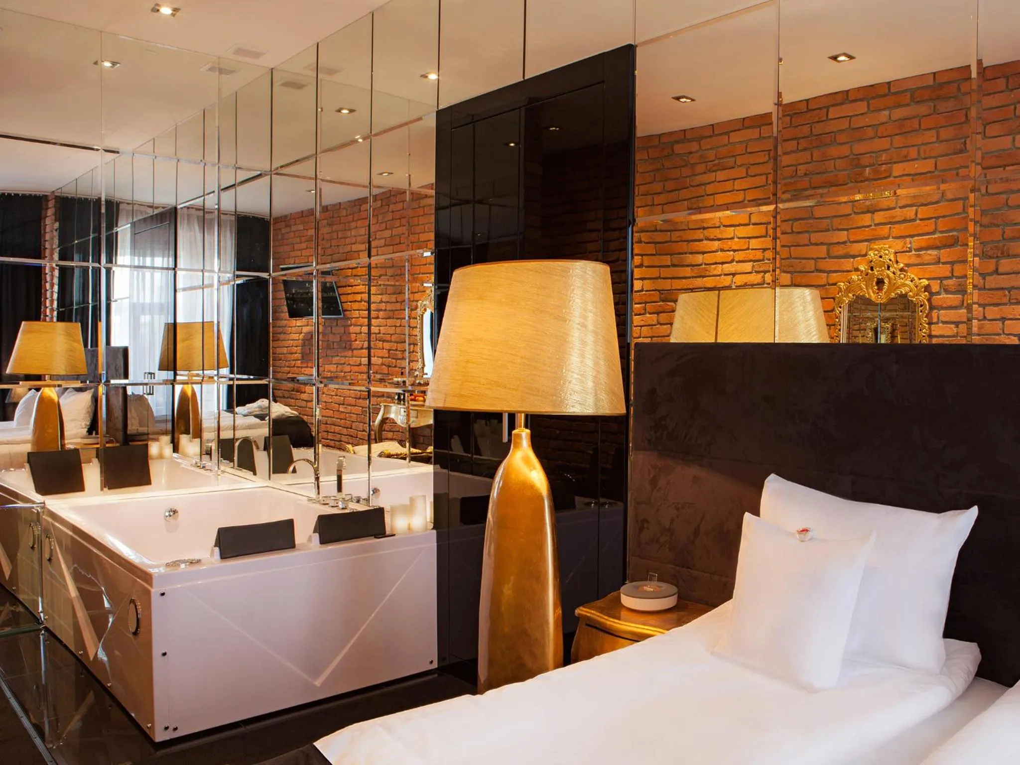 Photo of the whole room, Bed in Hotel Betmanowska Main Square Residence Adults Only