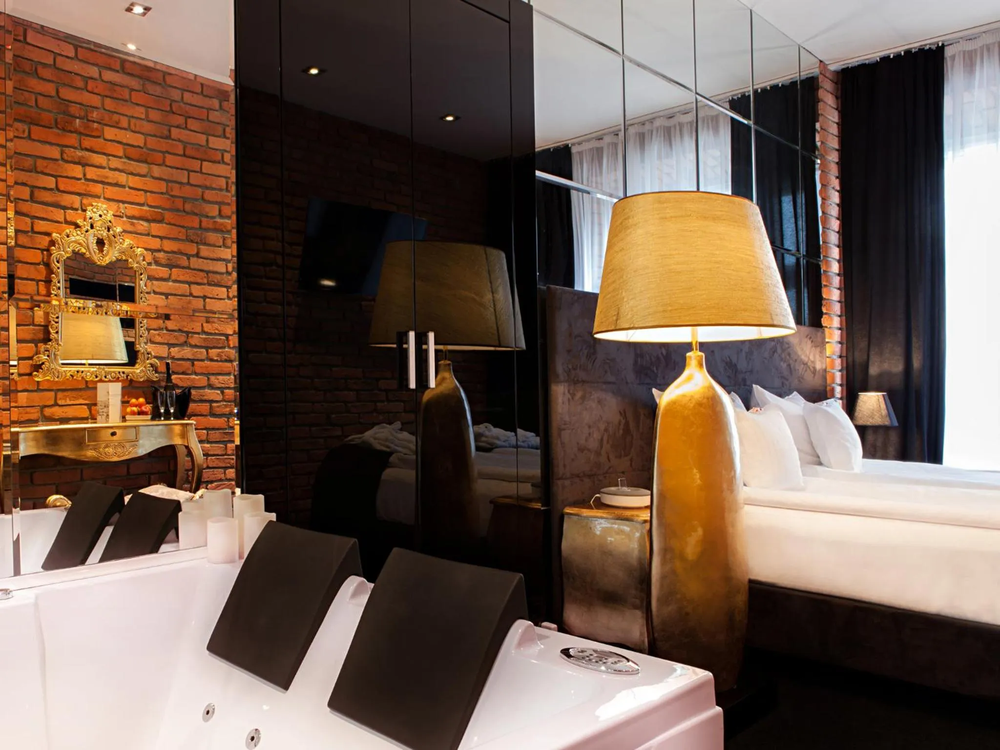 Day, Bed in Hotel Betmanowska Main Square Residence Adults Only