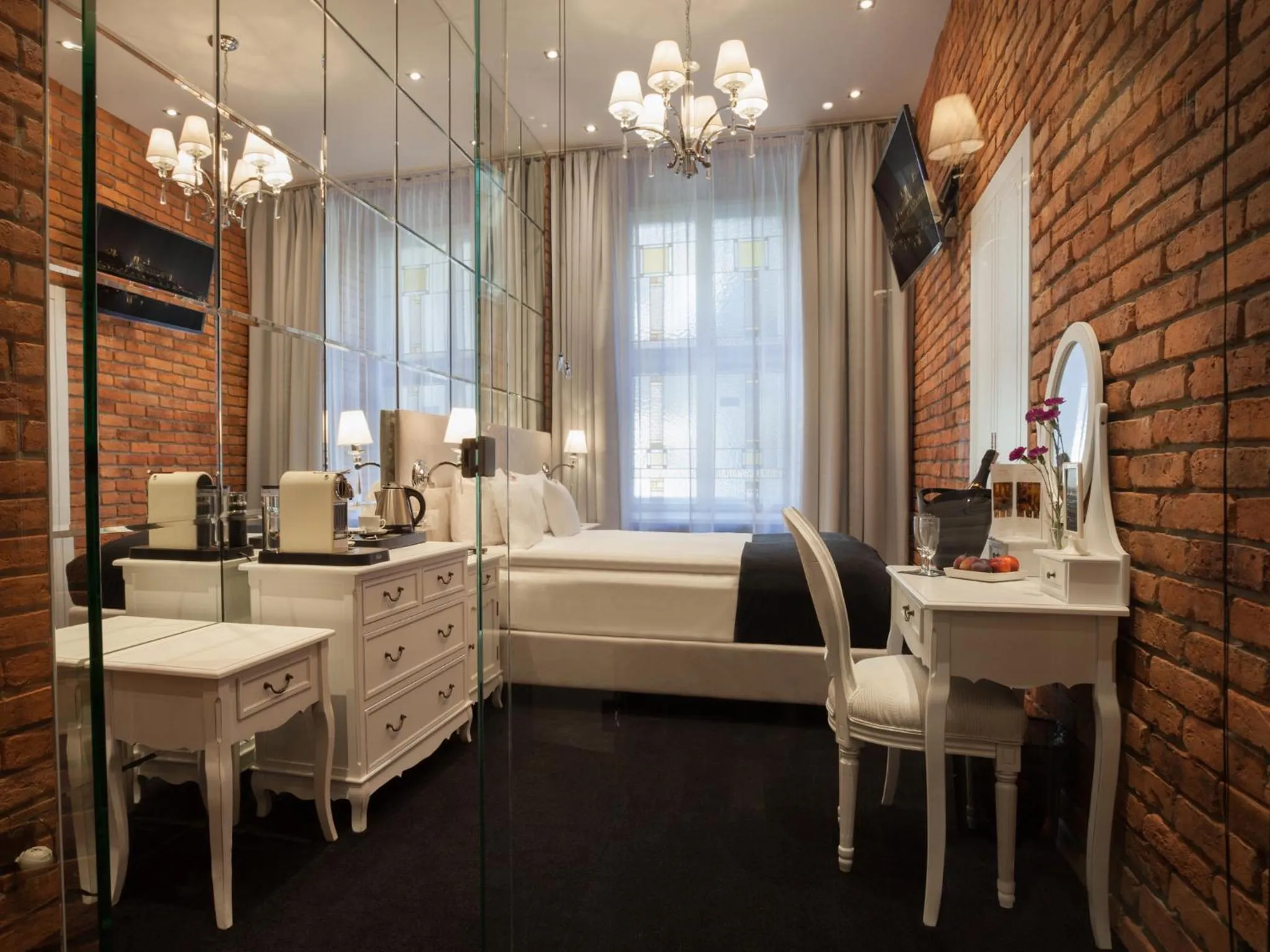 Photo of the whole room, Bed in Hotel Betmanowska Main Square Residence Adults Only