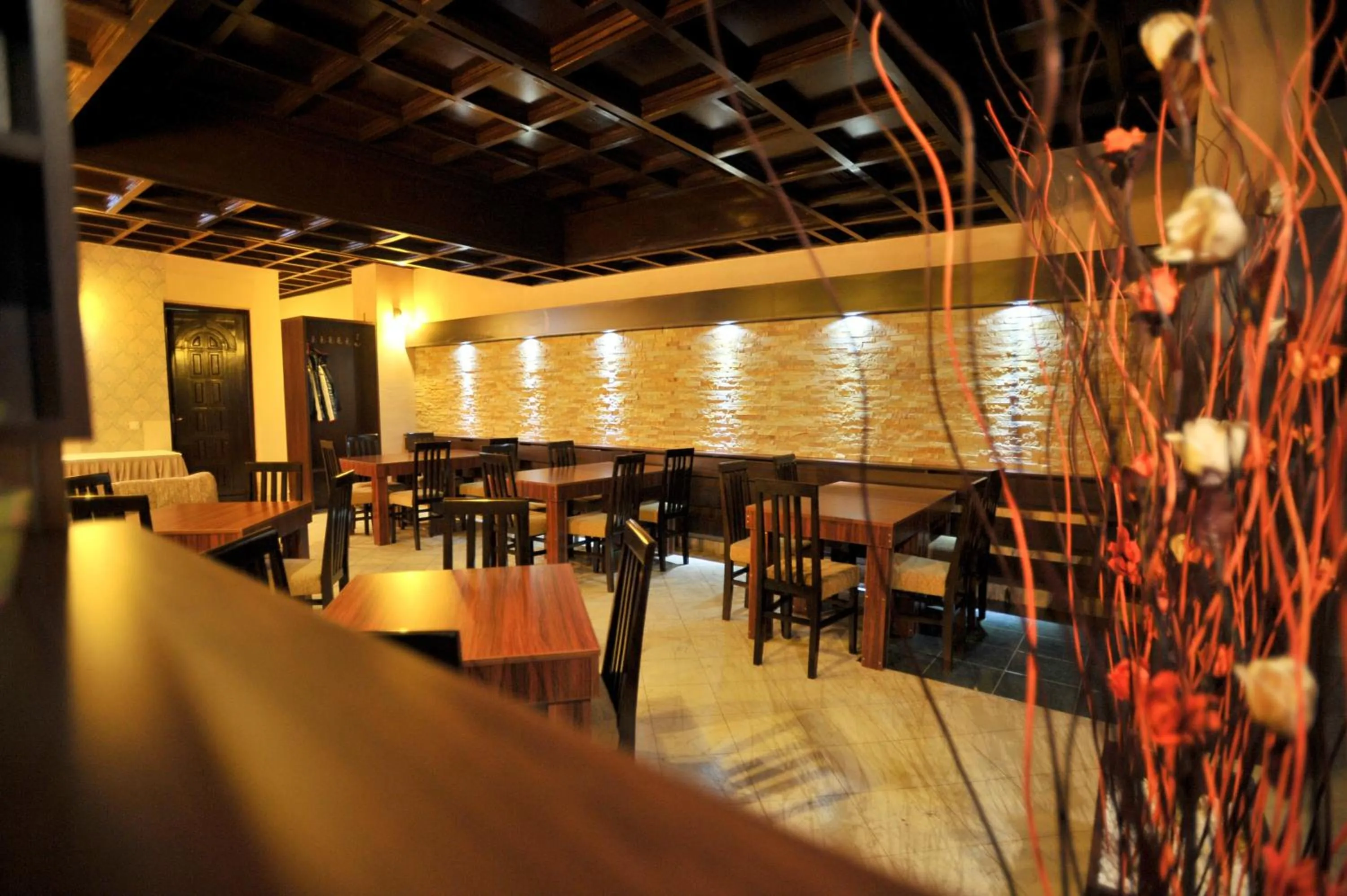 Restaurant/places to eat in Garni Hotel City