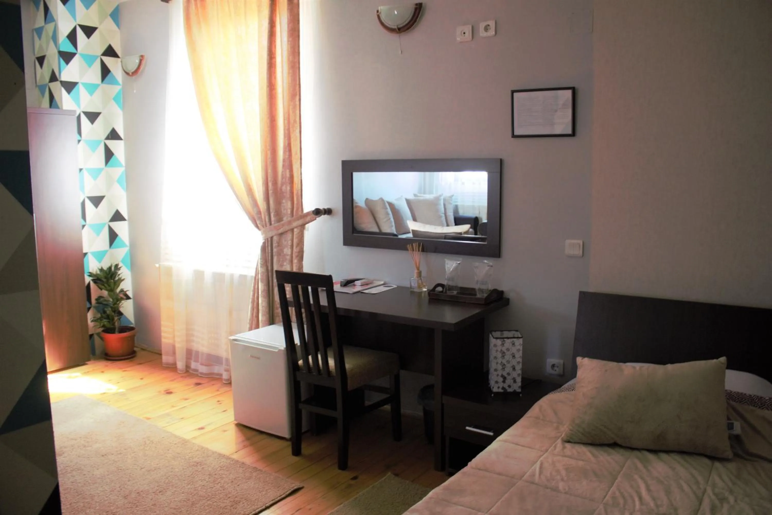 Seating area, Bed in Garni Hotel City