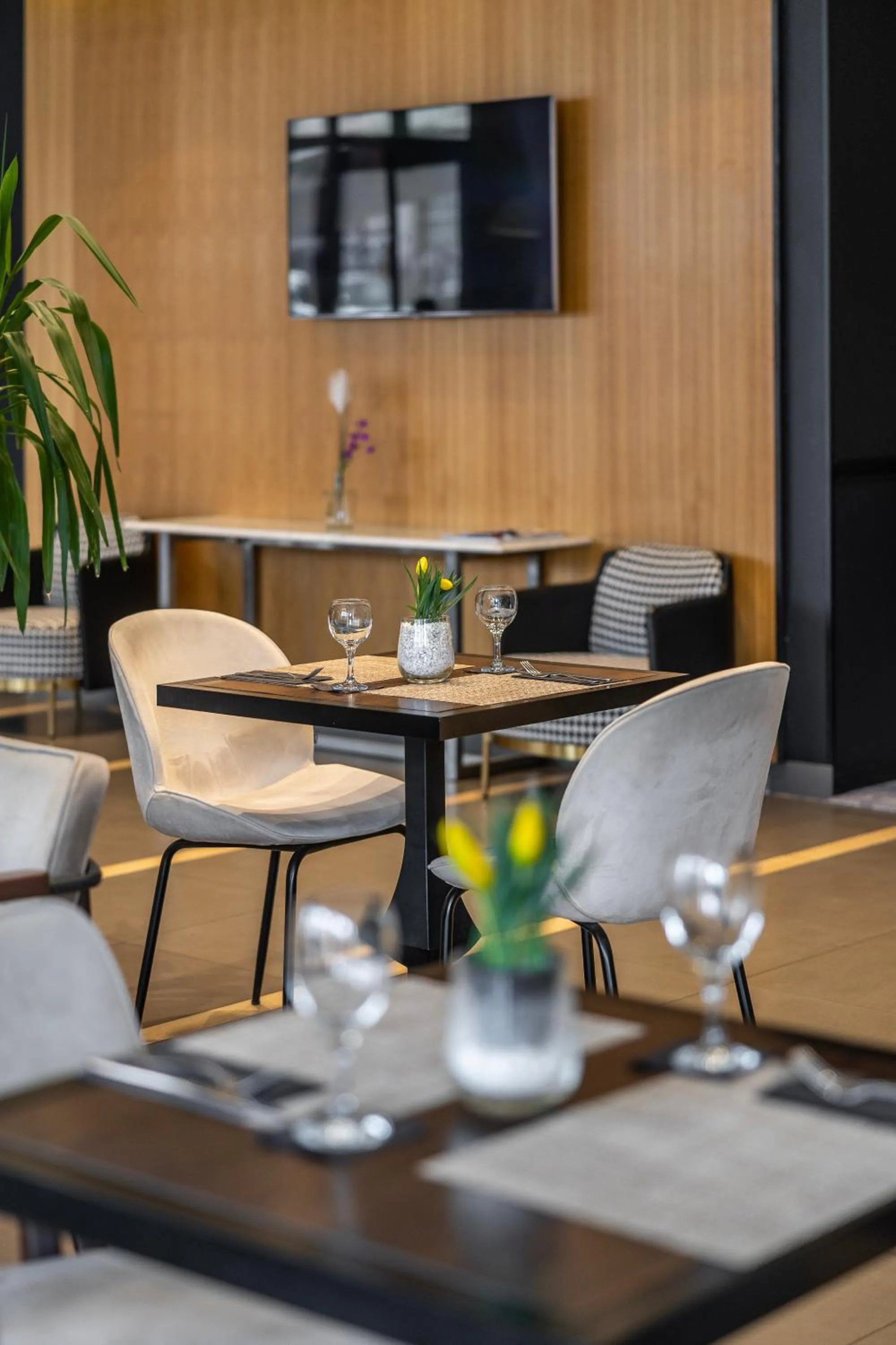 Restaurant/places to eat in Nobel Palace Hotel