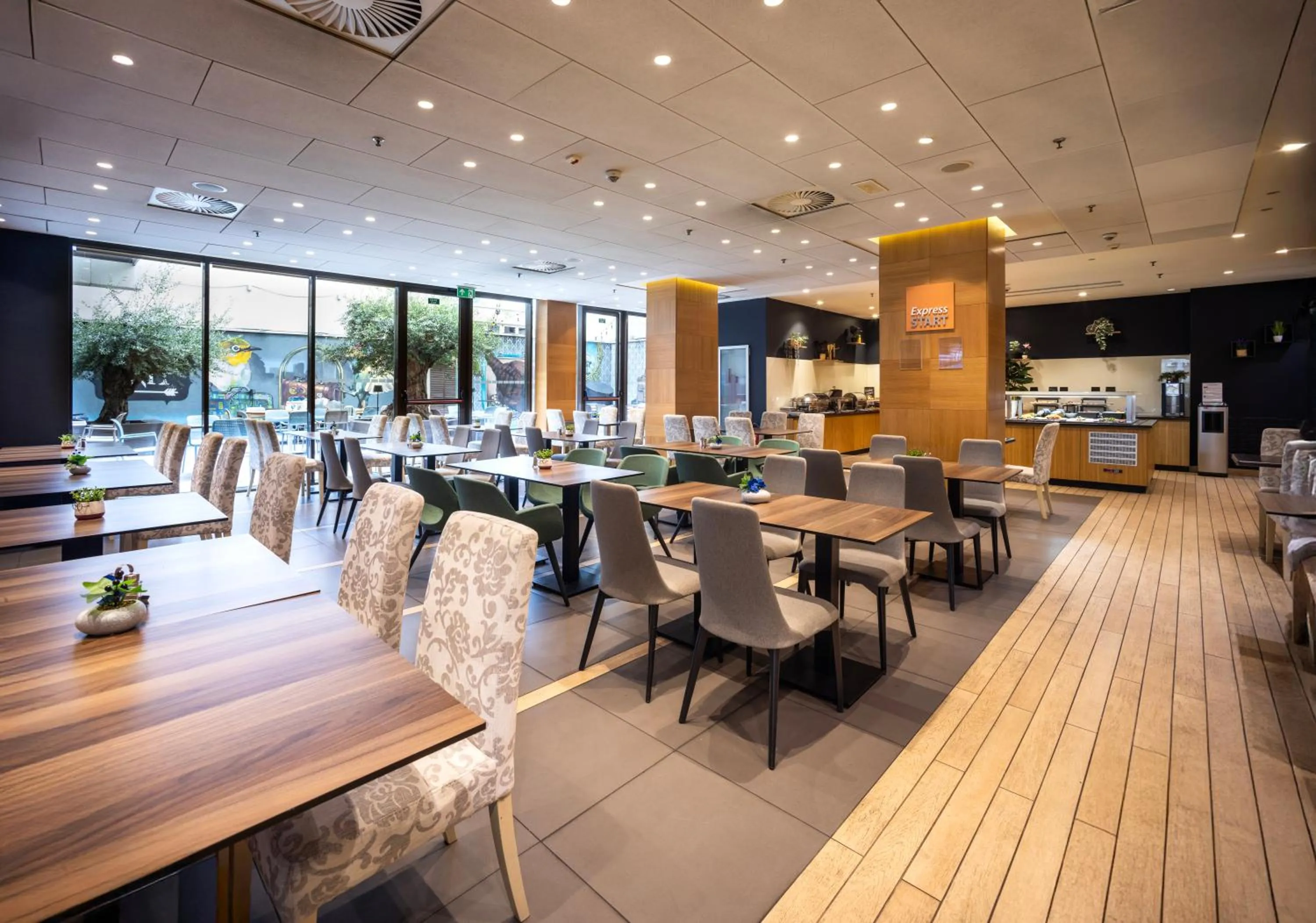 Restaurant/places to eat in Nobel Palace Hotel