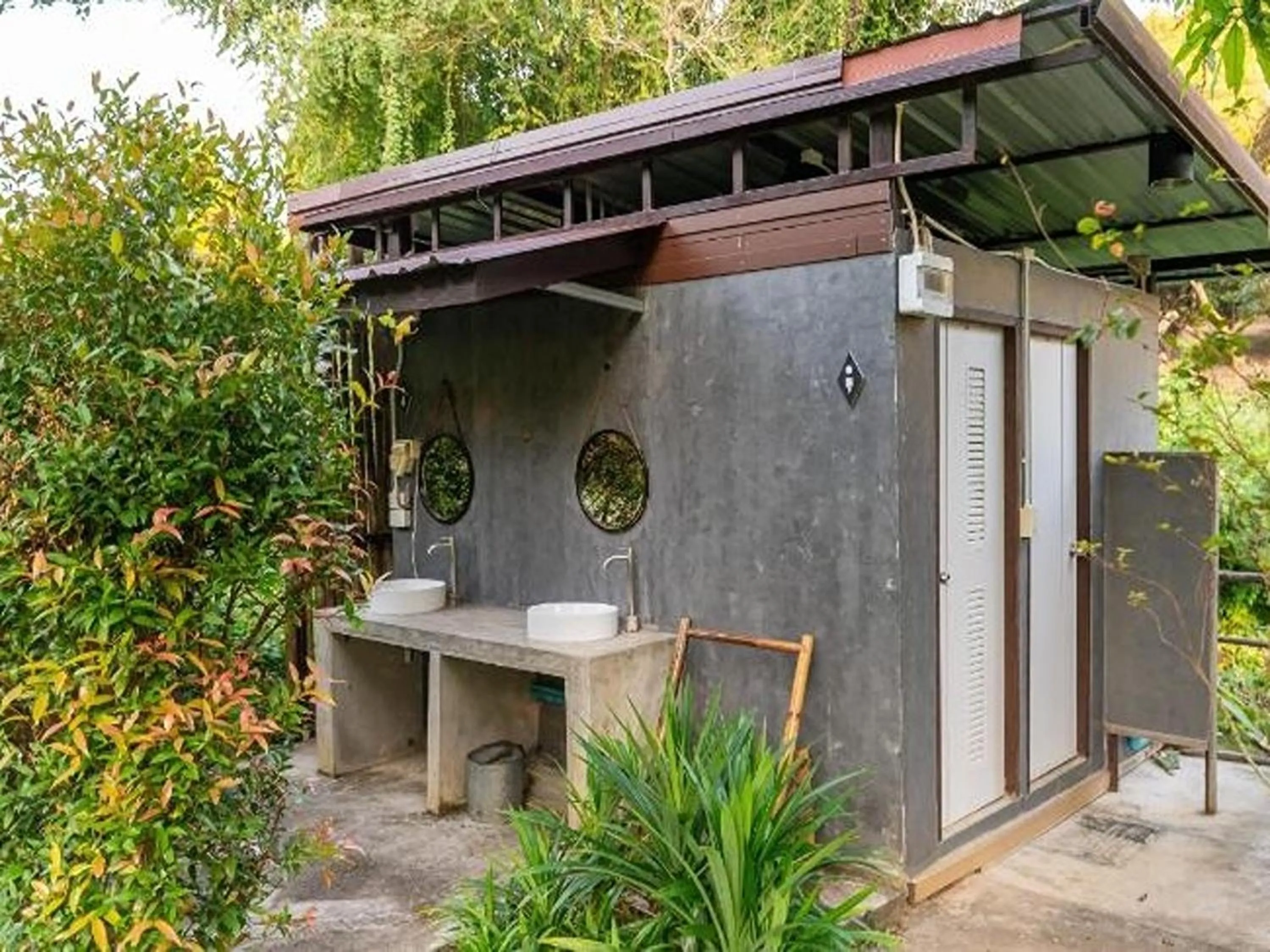 Day in Lion Cafe Resort