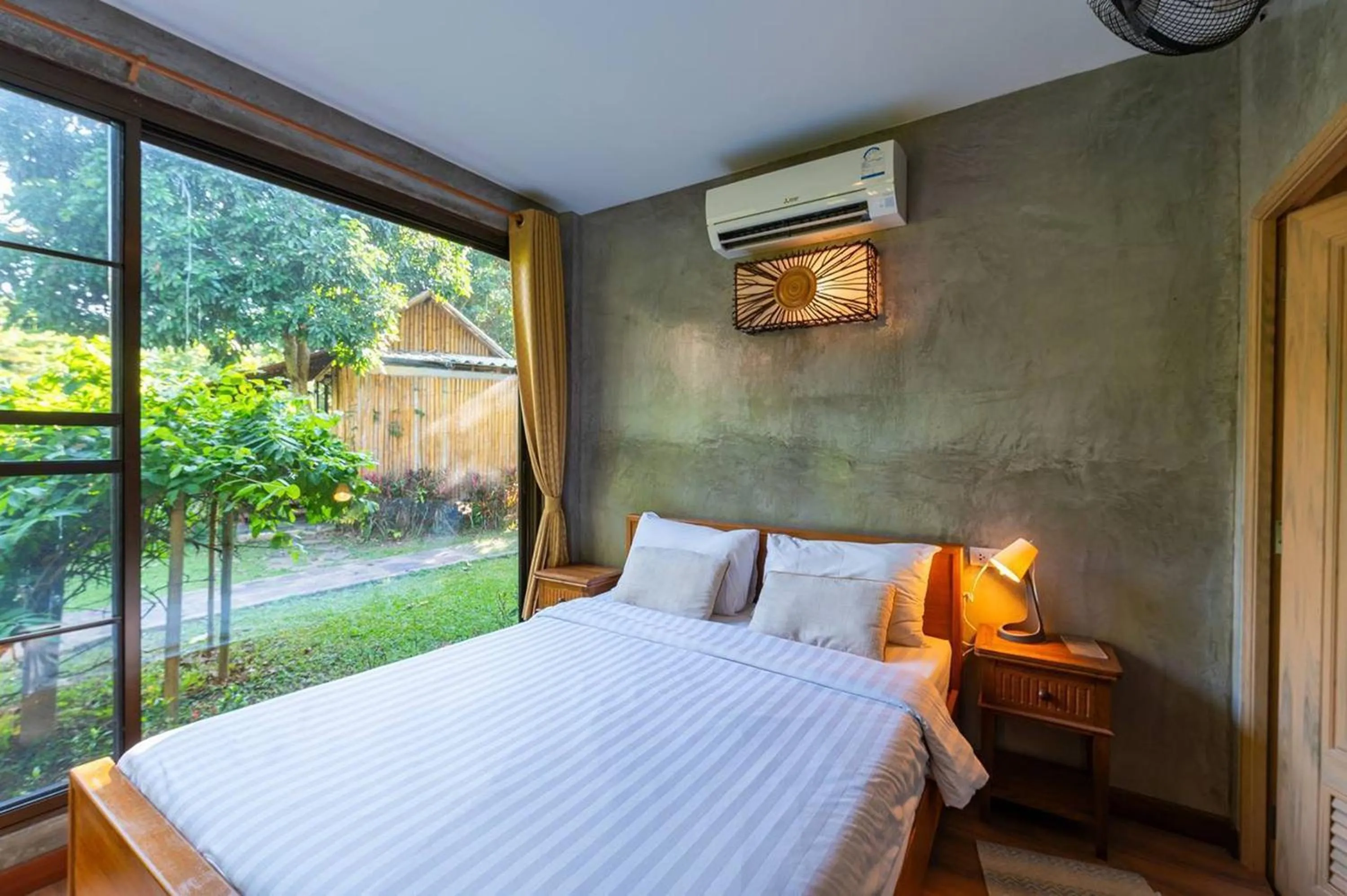 Bed in Lion Cafe Resort