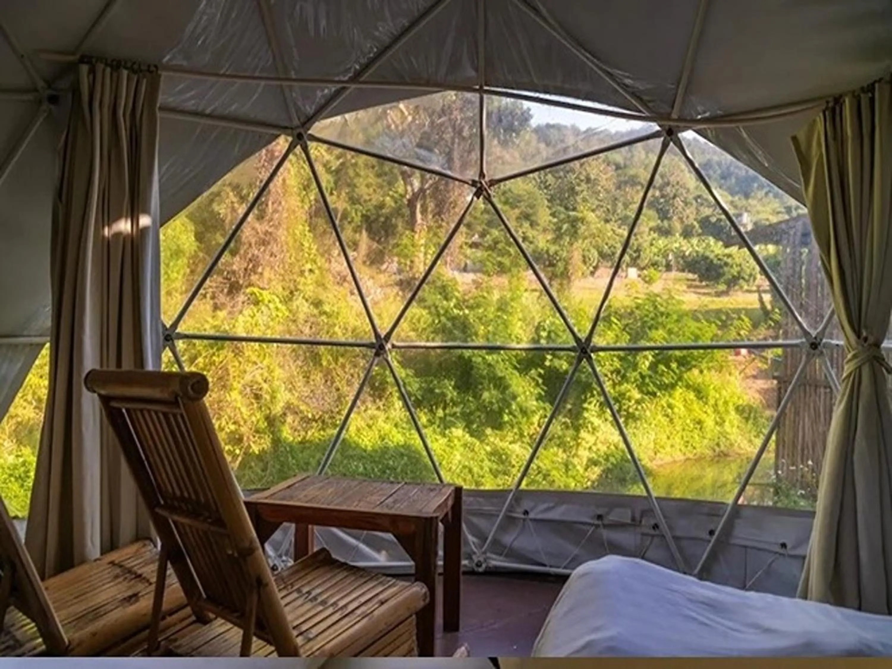 Bed in Lion Cafe Resort