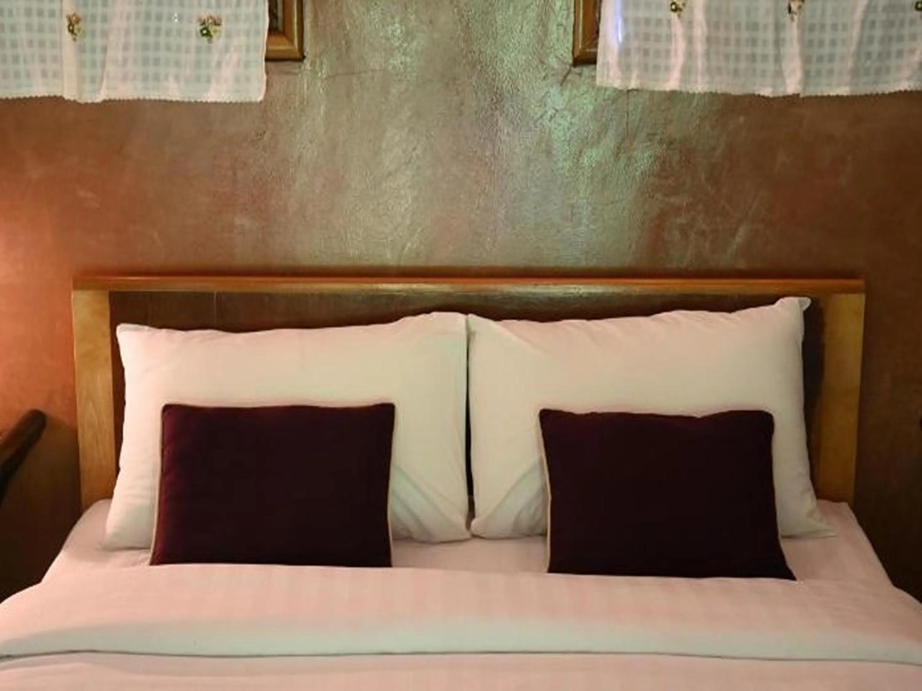 Bed in Lion Cafe Resort