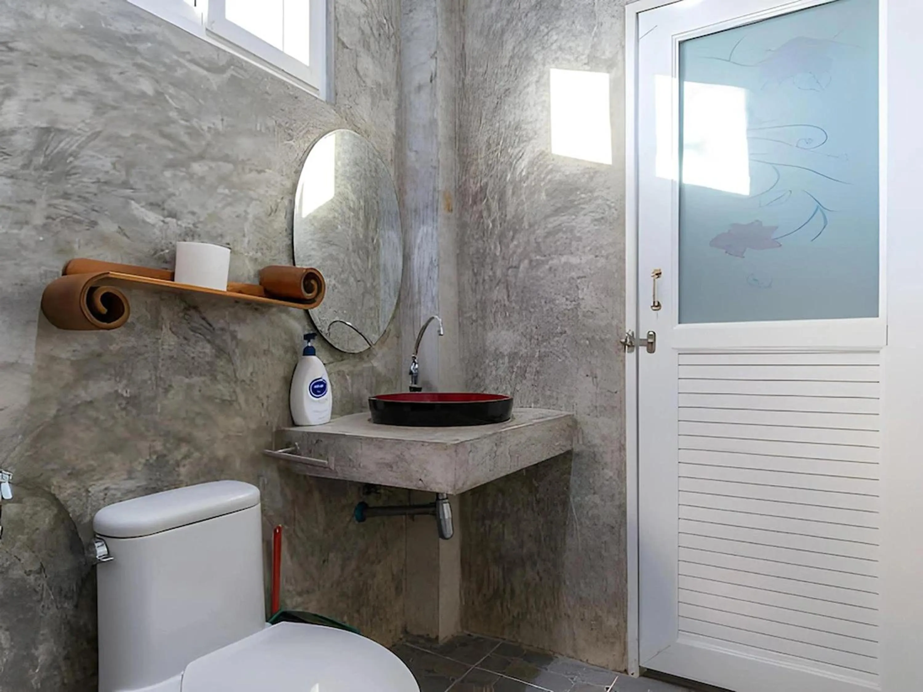 Shower in Lion Cafe Resort