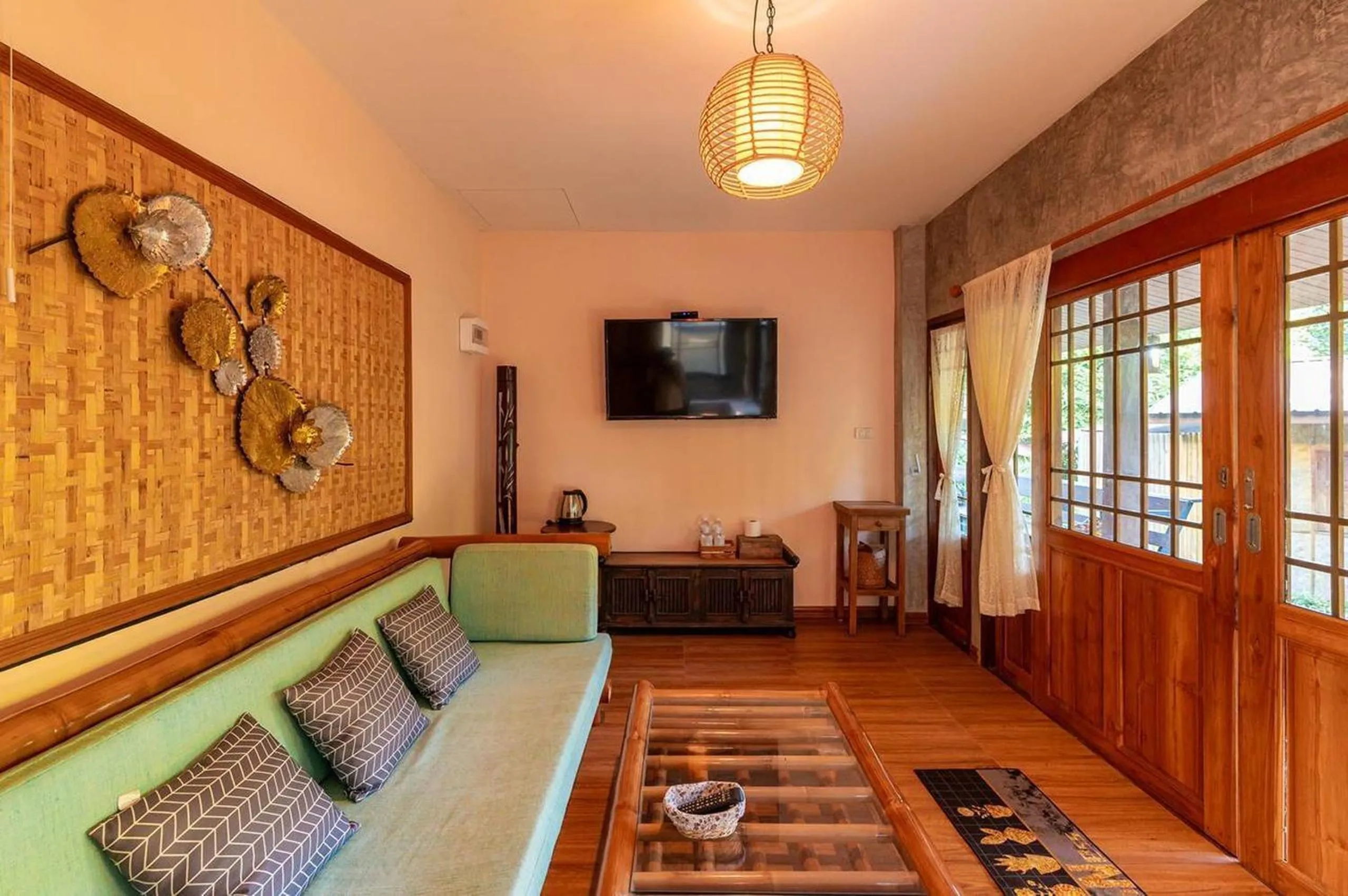 Bed in Lion Cafe Resort