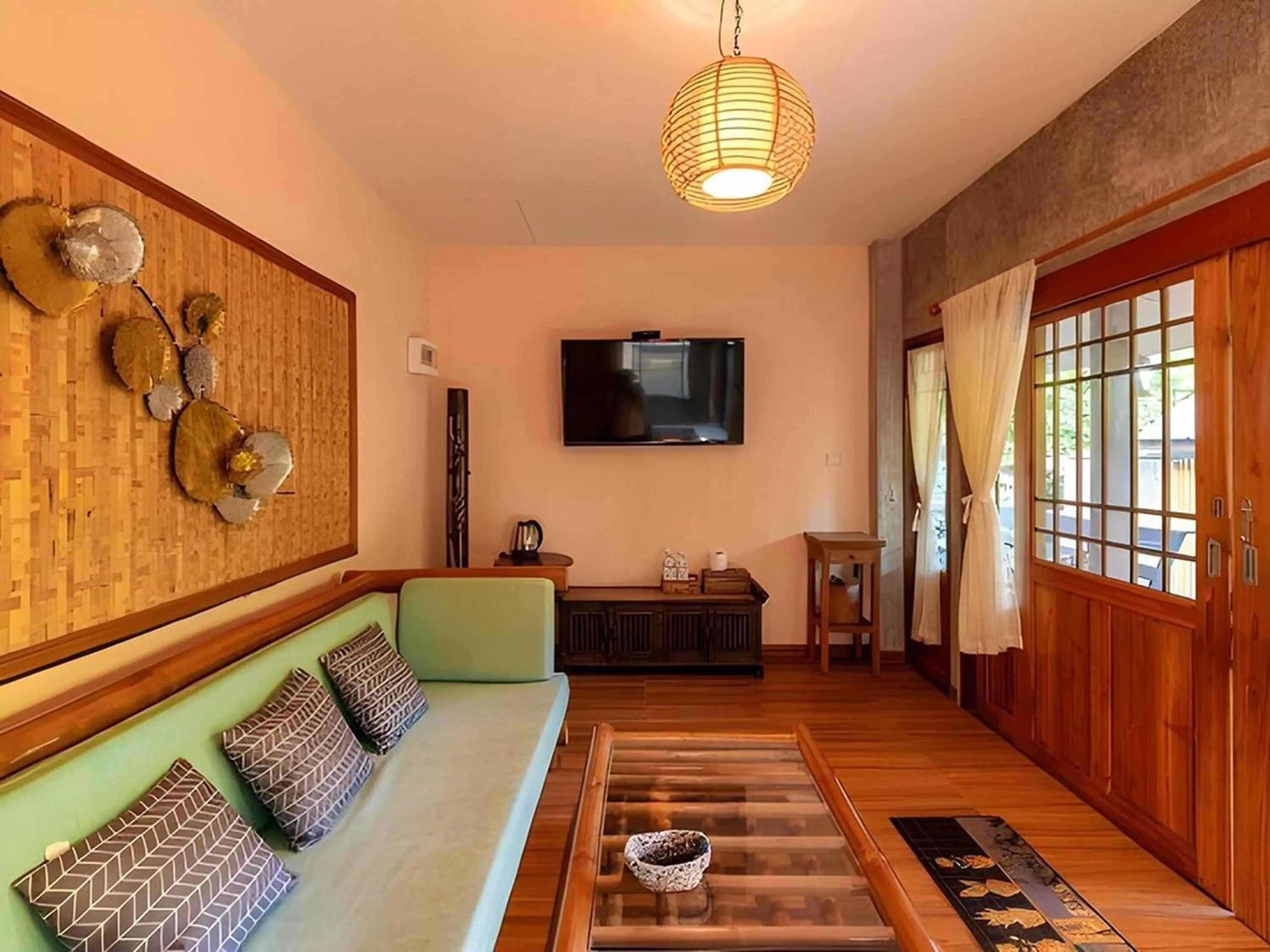 TV and multimedia in Lion Cafe Resort