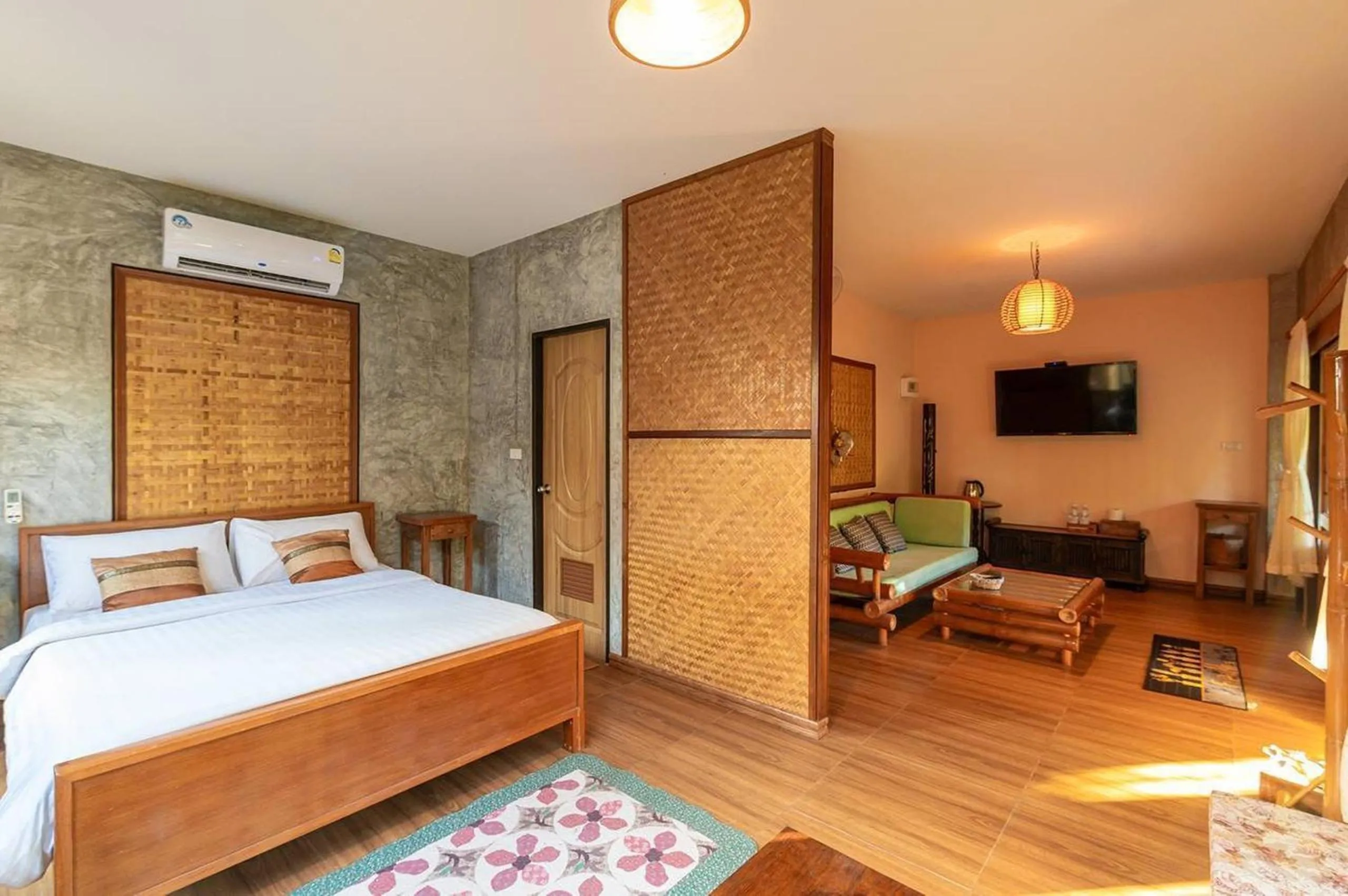 Bed in Lion Cafe Resort