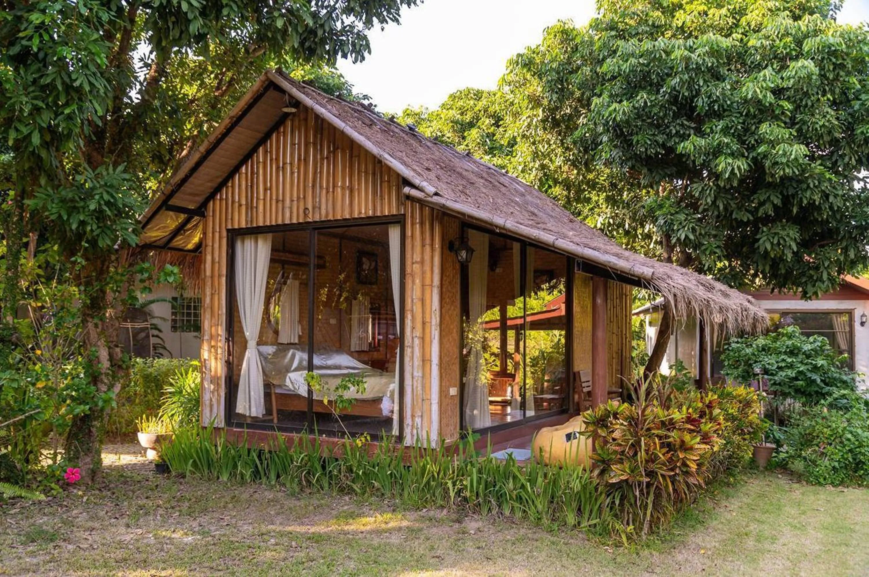 Bed in Lion Cafe Resort