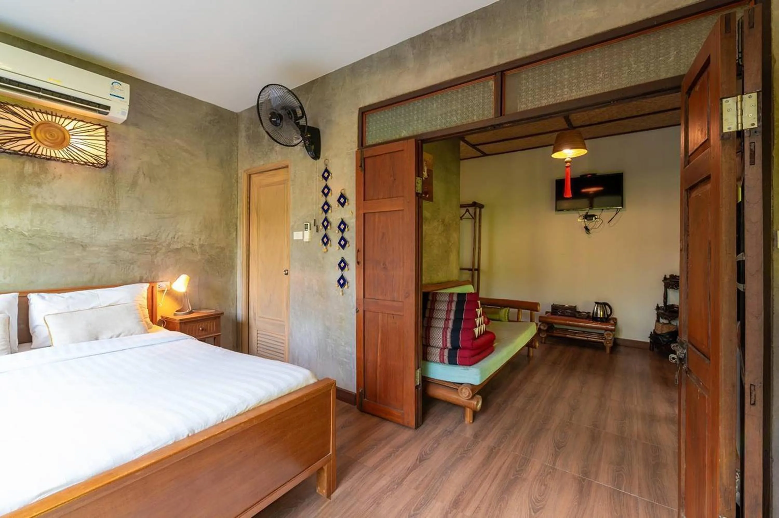 Bed in Lion Cafe Resort