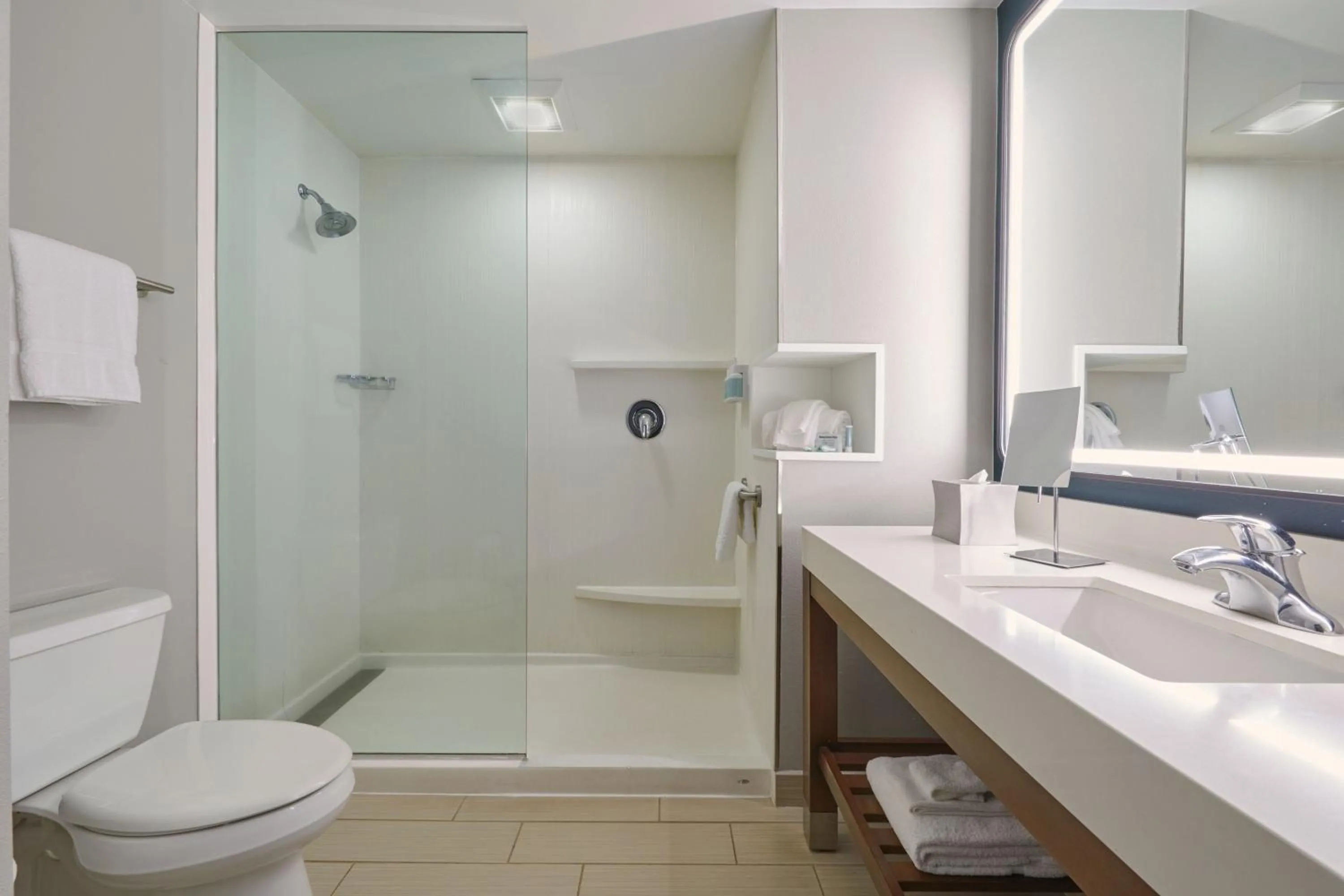 Bathroom in Courtyard by Marriott Oahu North Shore