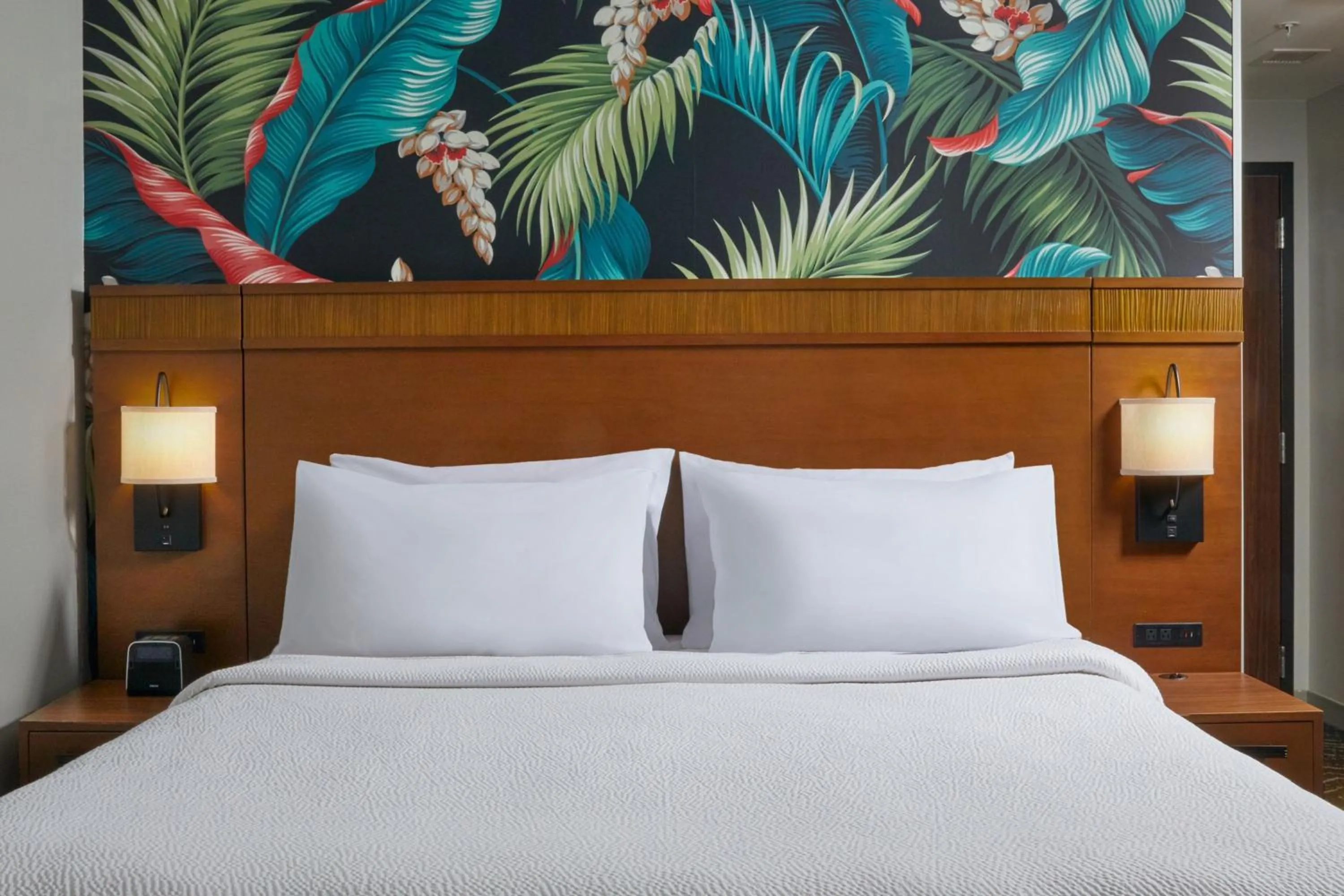 Photo of the whole room, Bed in Courtyard by Marriott Oahu North Shore