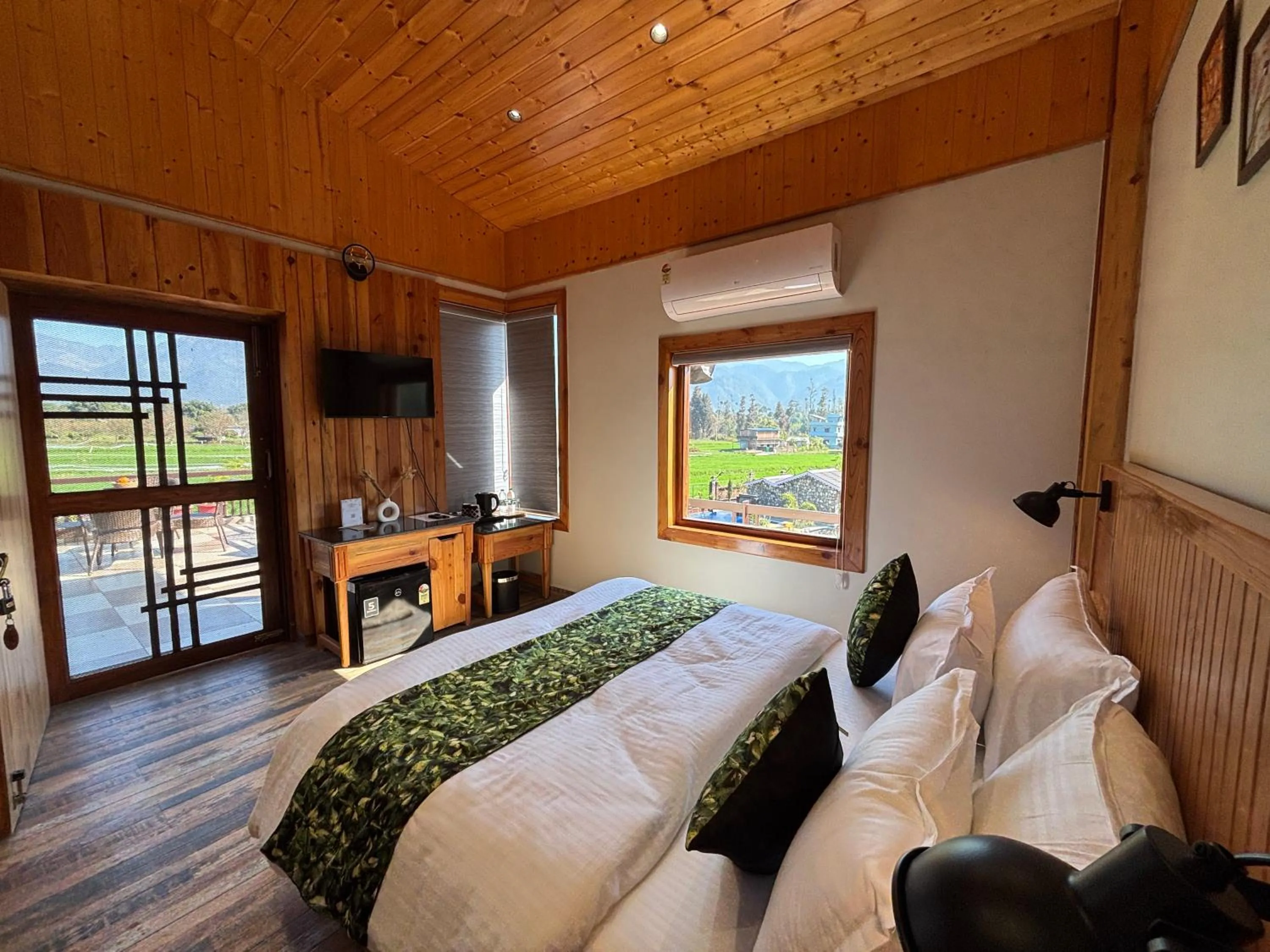 Bed in Vanhills - Luxury Home Stay in Jim Corbett