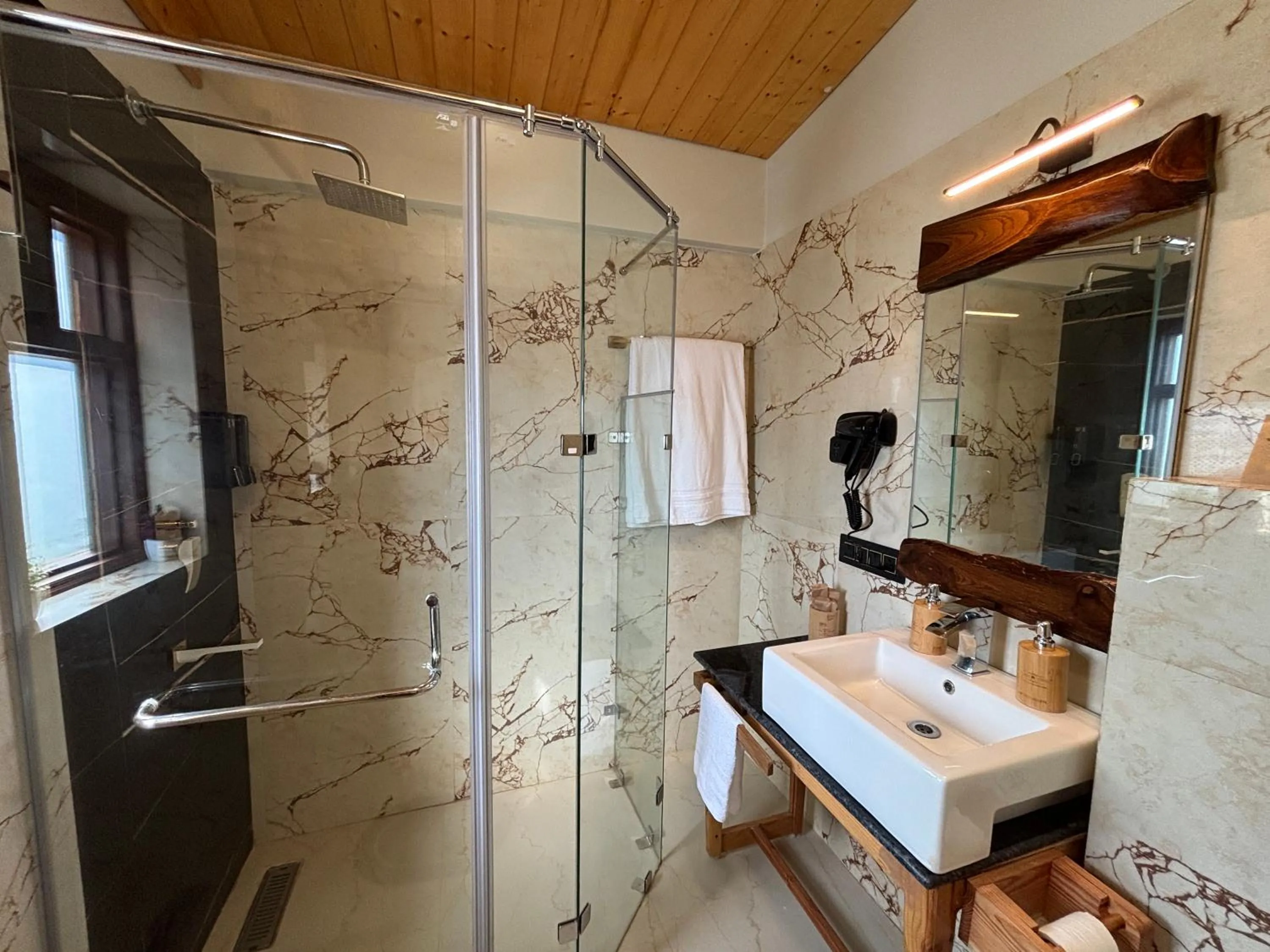 Bathroom in Vanhills - Luxury Home Stay in Jim Corbett