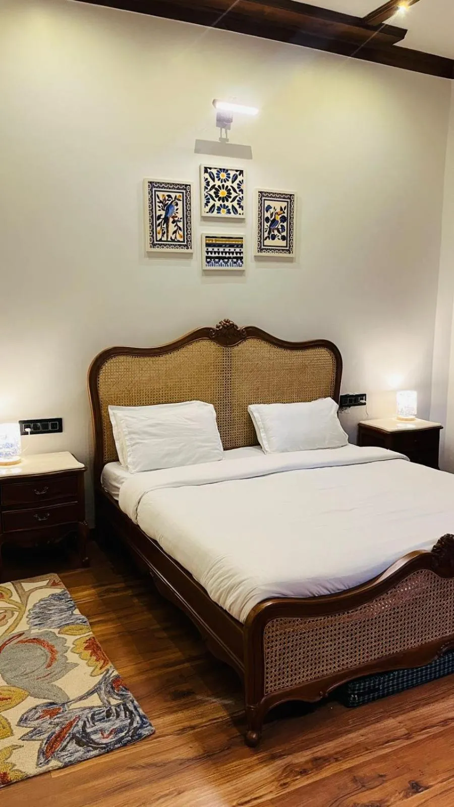 Bed in Vanhills - Luxury Home Stay in Jim Corbett