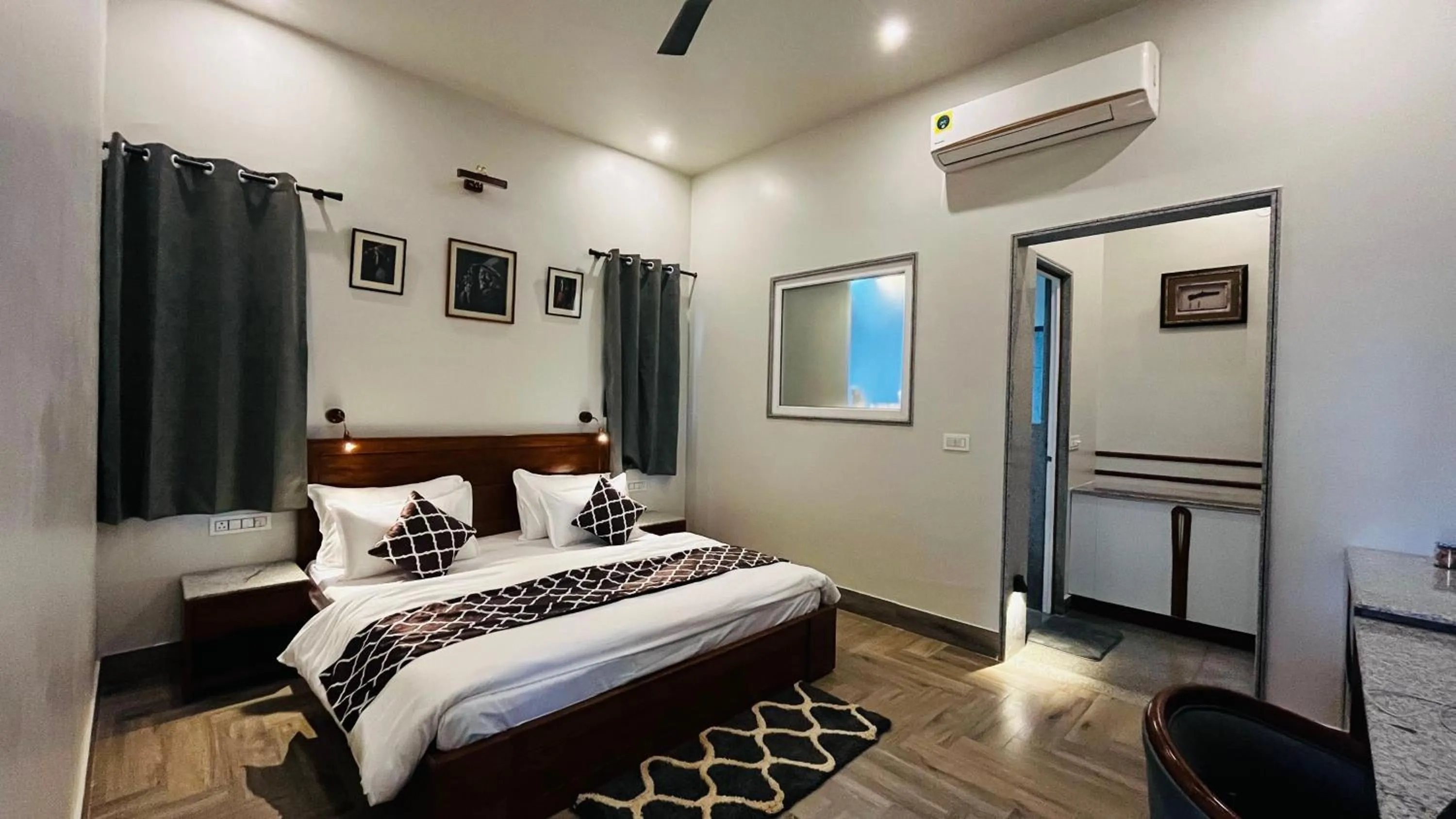 Bed in Vanhills - Luxury Home Stay in Jim Corbett