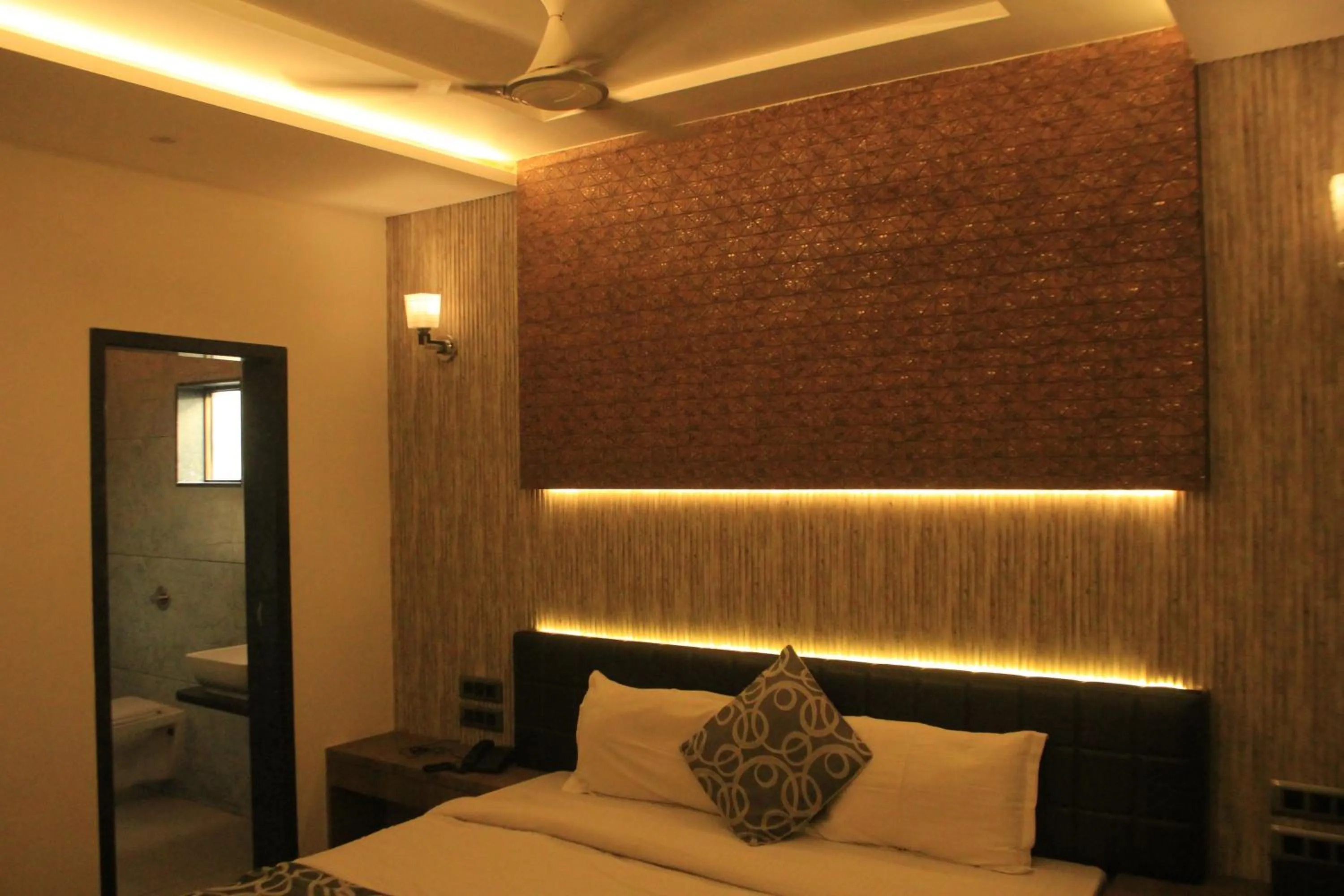 Bed in Hotel Sahyadri