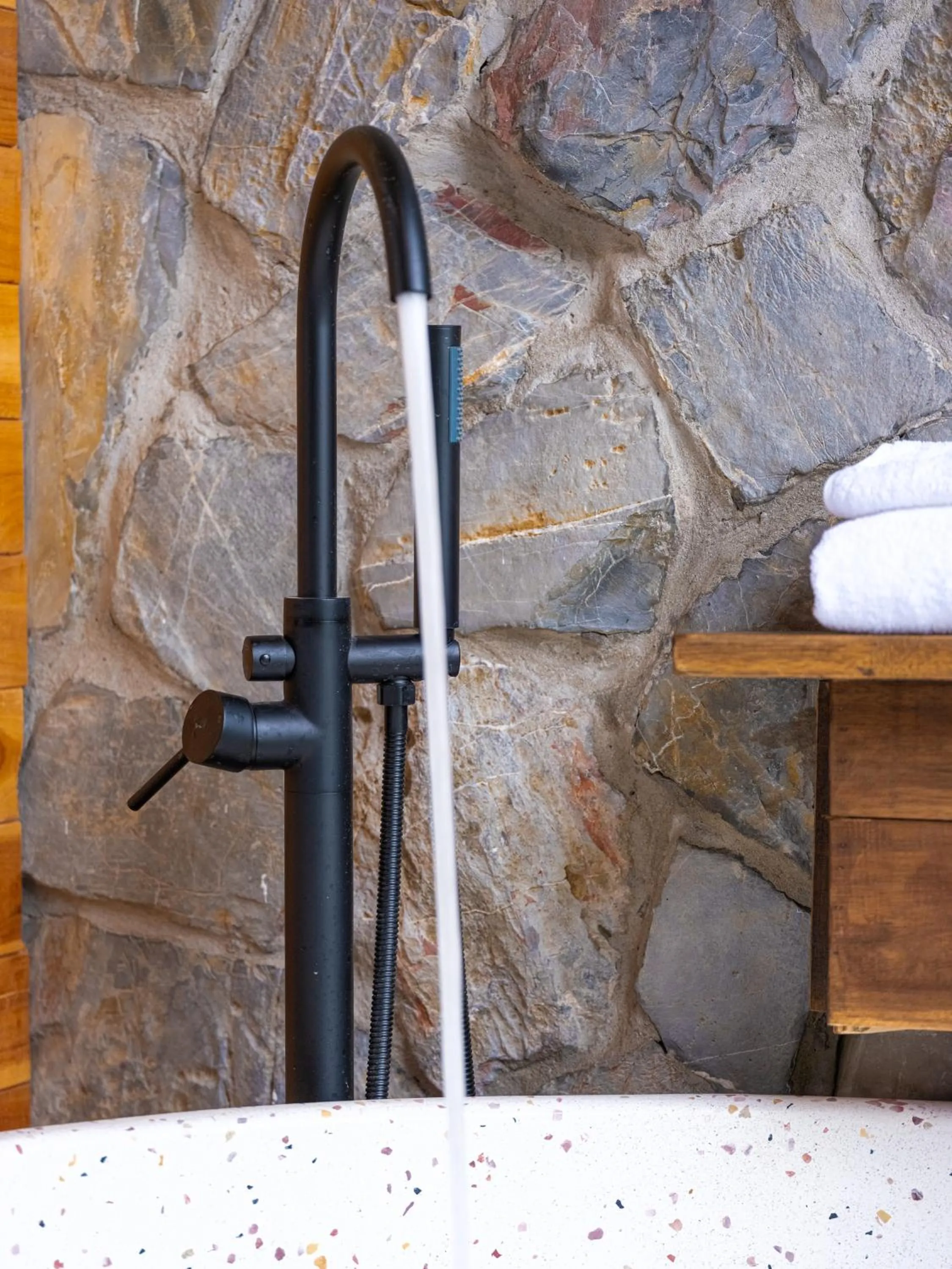 Shower in Ailee Villa&Hotel TamCoc