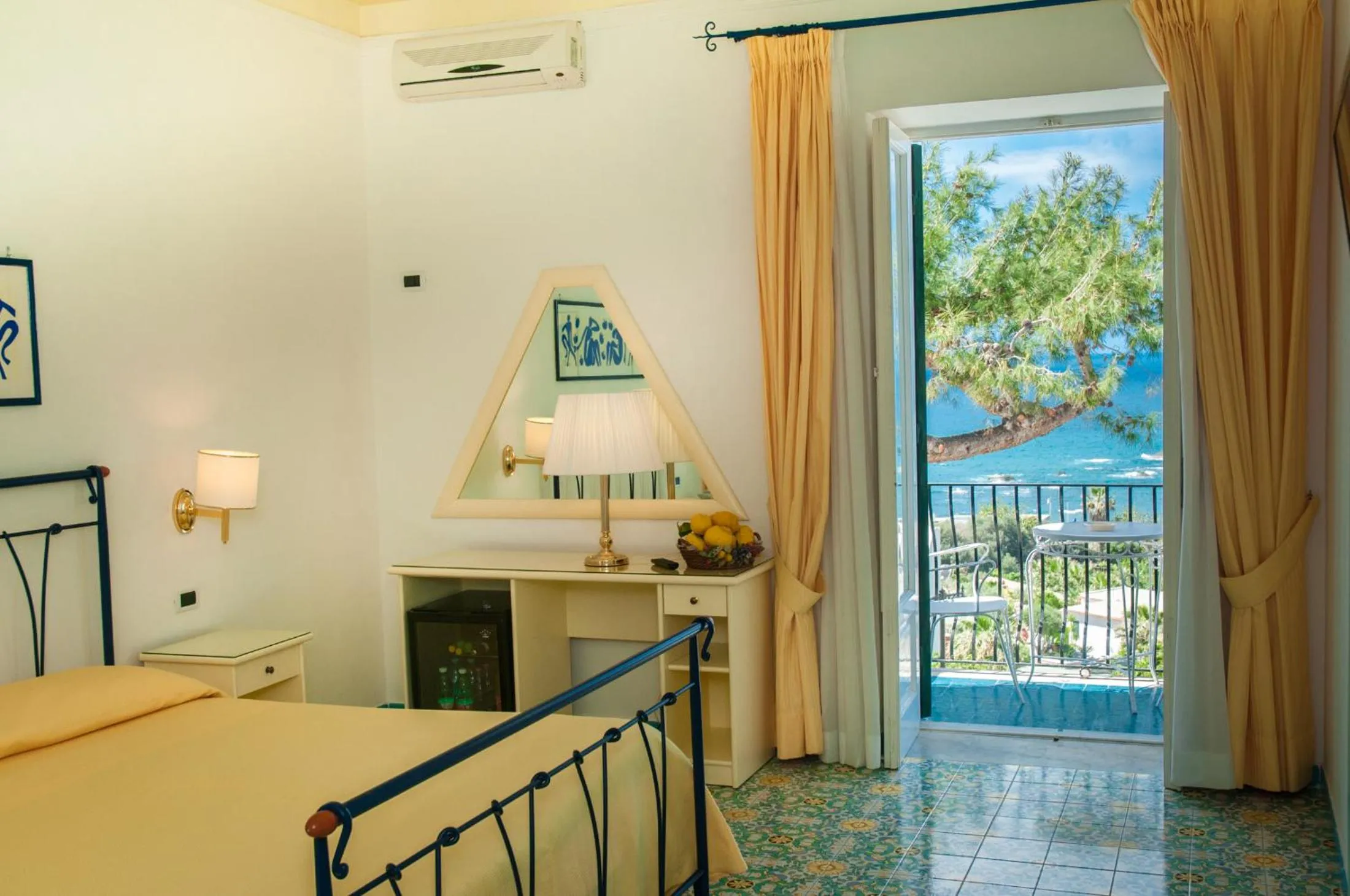 Property building, Bed in Hotel Villa Bianca