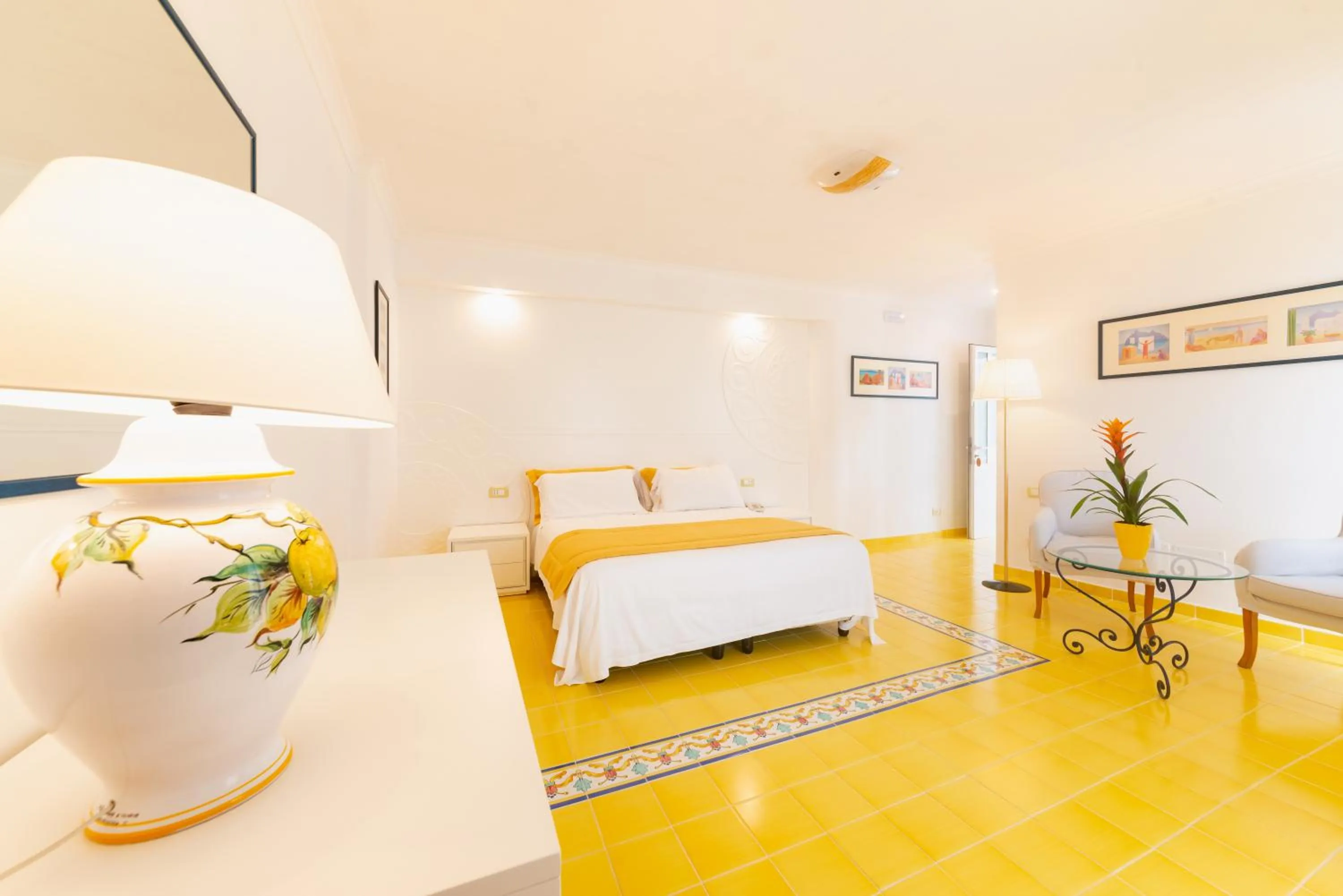 View (from property/room), Bed in Hotel Villa Bianca