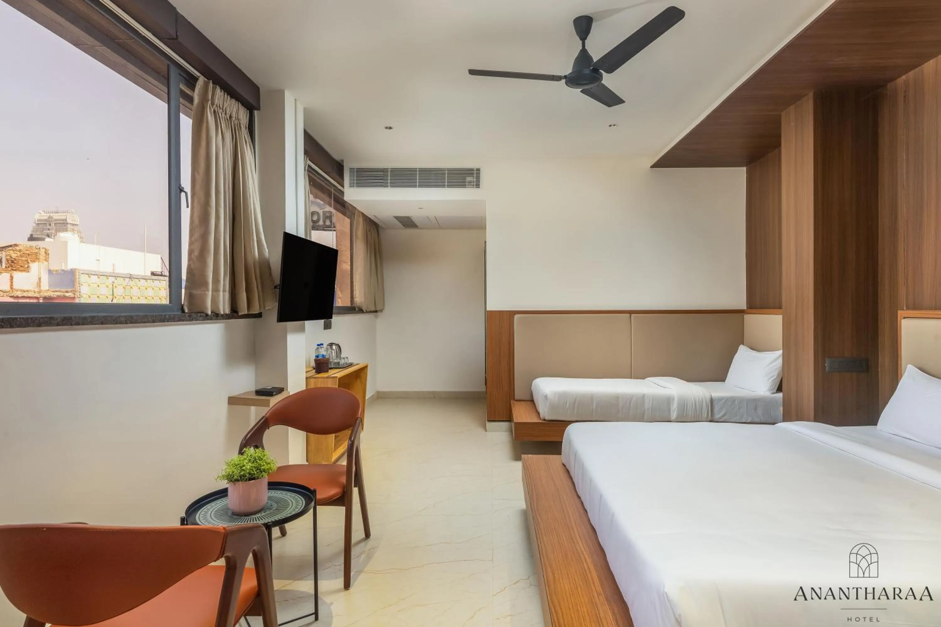 Photo of the whole room, Bed in Anantharaa Hotel