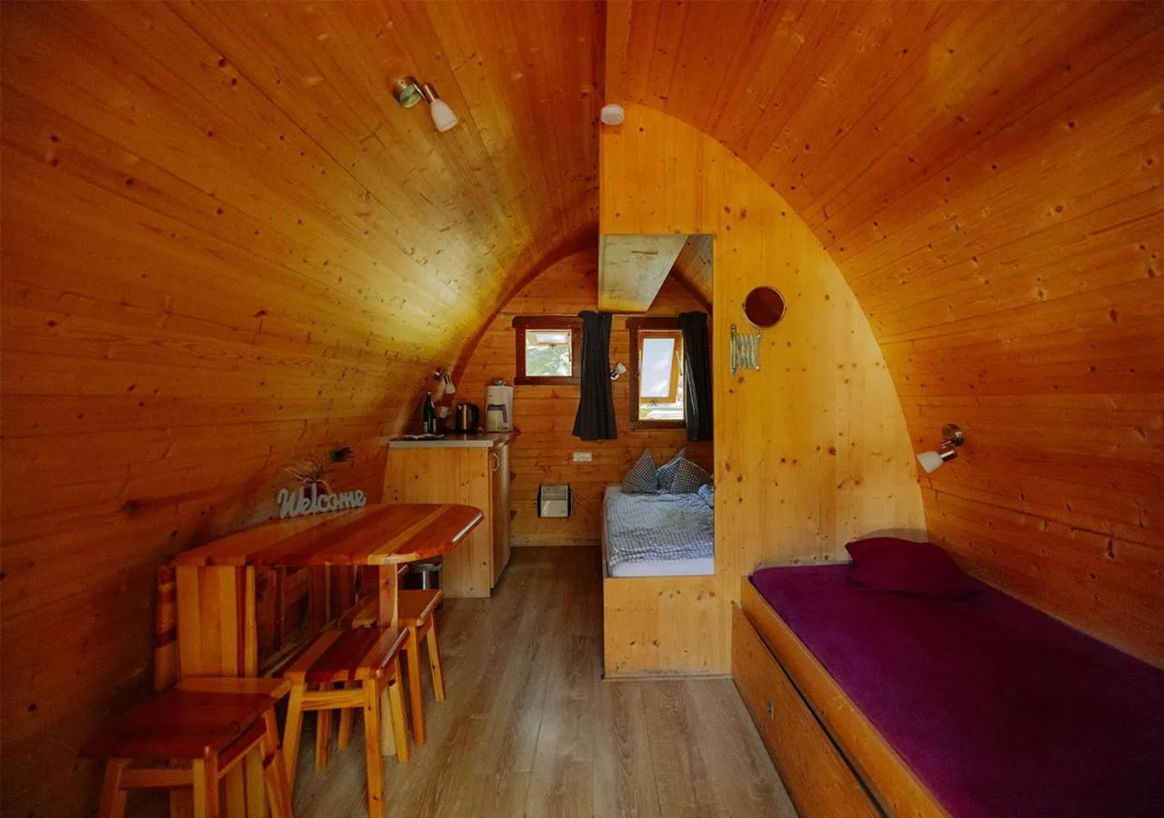 Family Wood Lodge with shared bathroom  in AZUR Waldcamping Auwaldsee