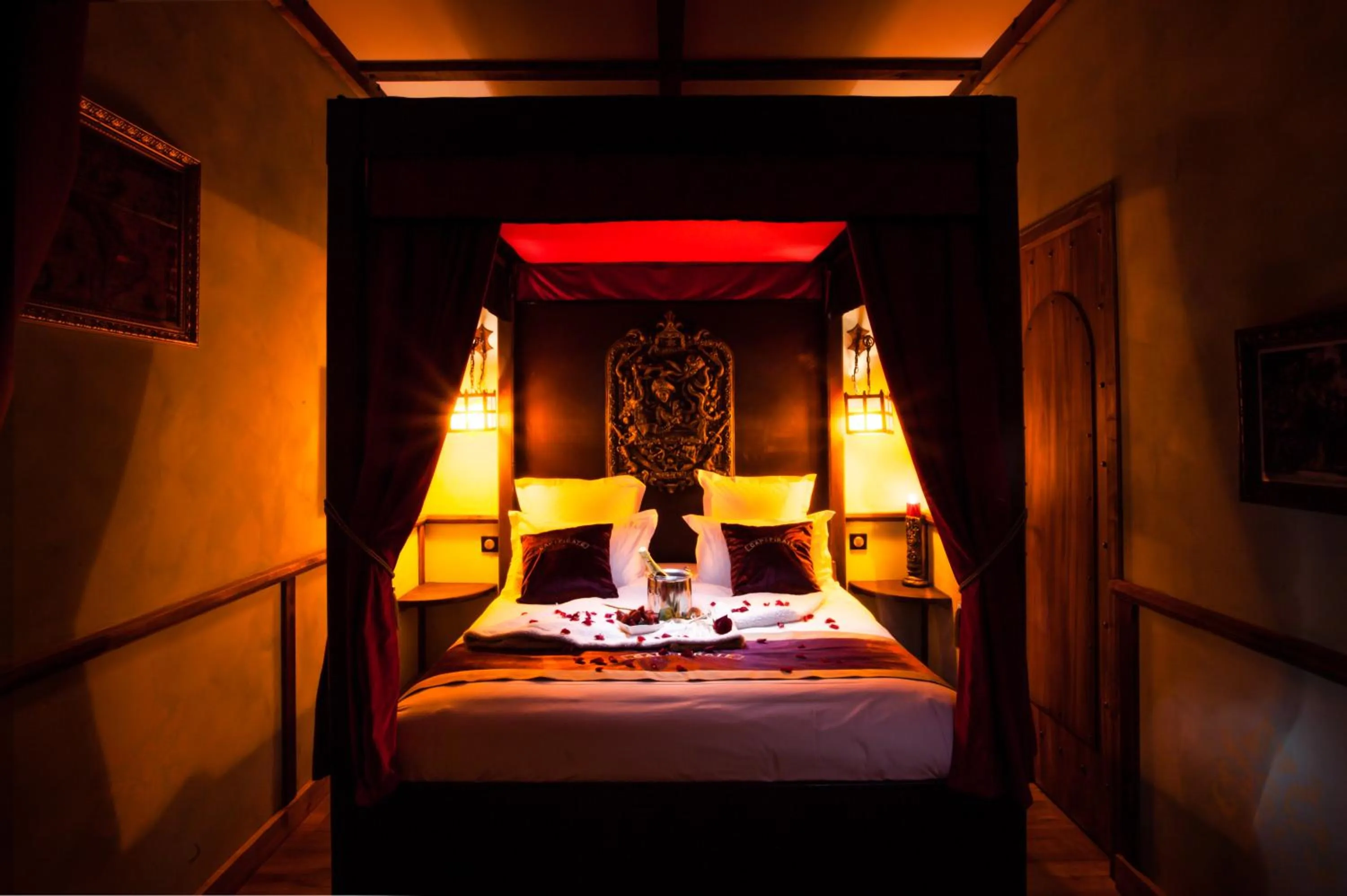 Staff, Bed in Hôtel Cap Pirate