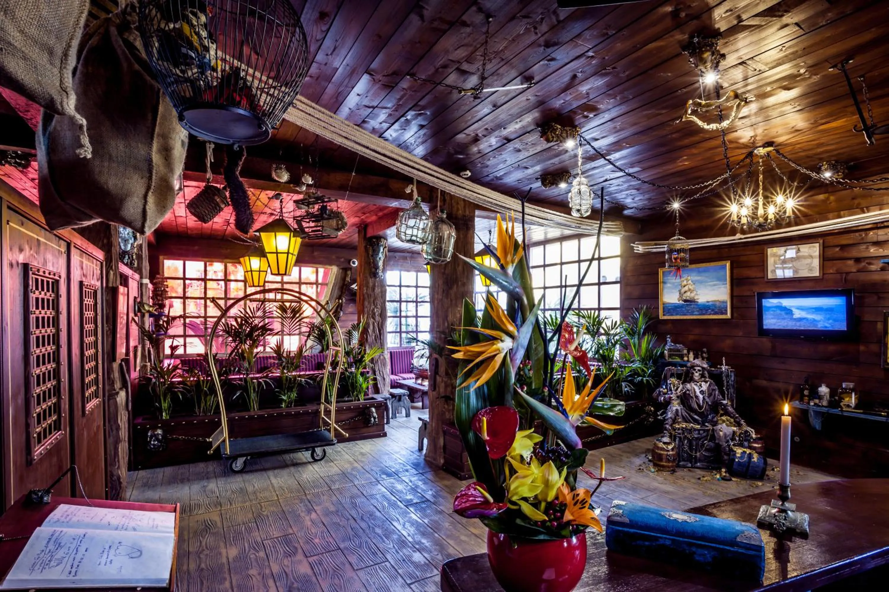 Staff in Hôtel Cap Pirate