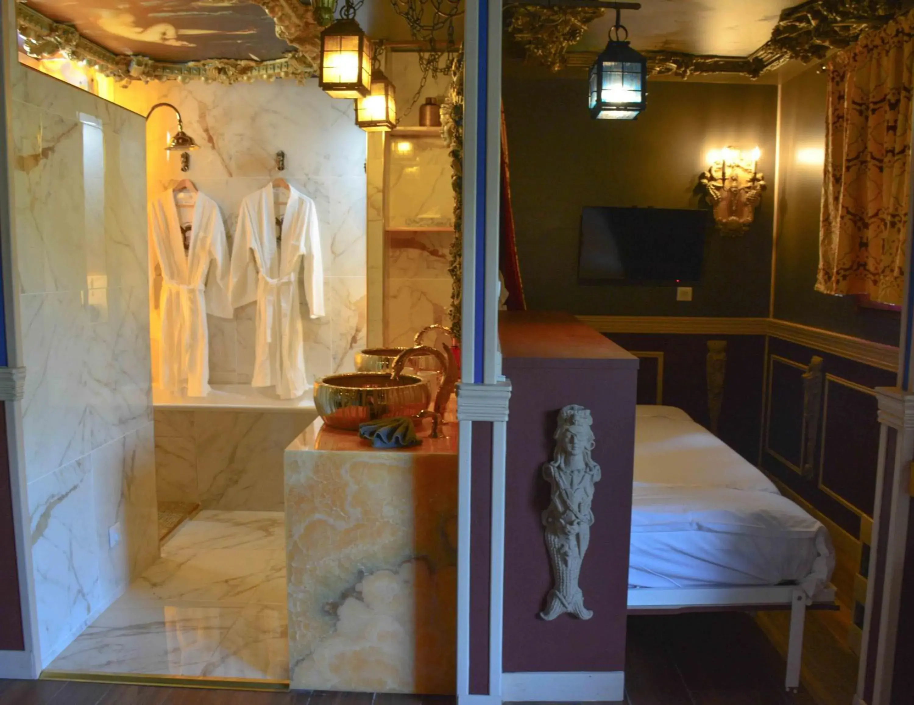 Bathroom, Bed in Hôtel Cap Pirate Bathroom, Bed in Hôtel Cap Pirate