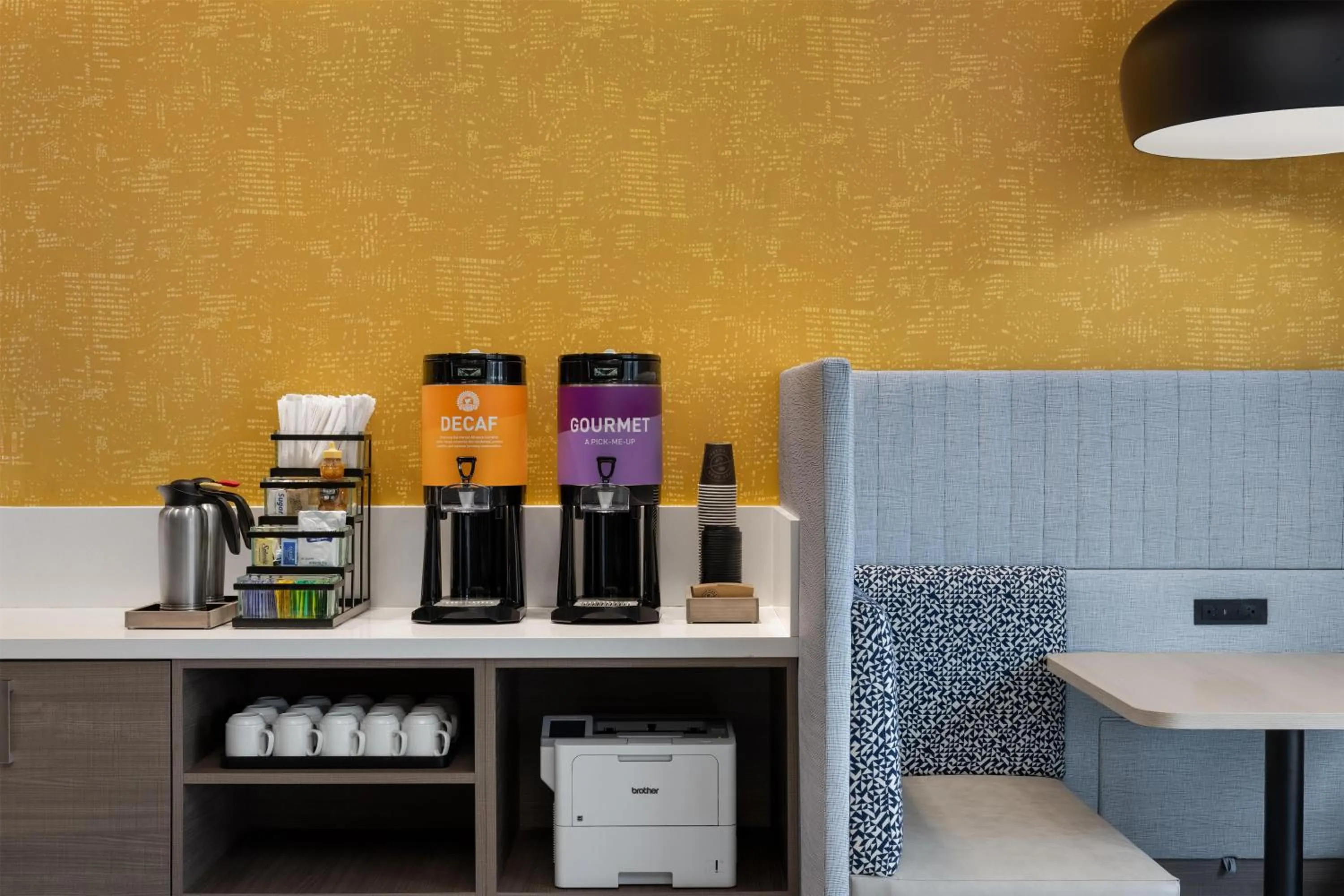 Dining area in Home2 Suites By Hilton Ames